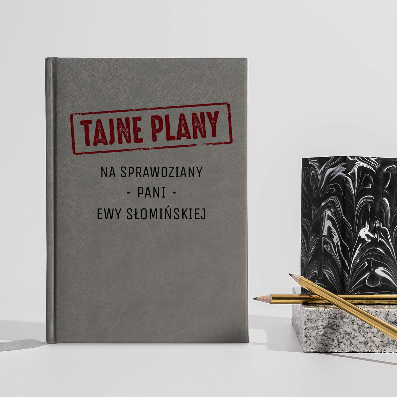 Planer książkowy na prezent dla nauczyciela - Tajne plany na sprawdziany - szary