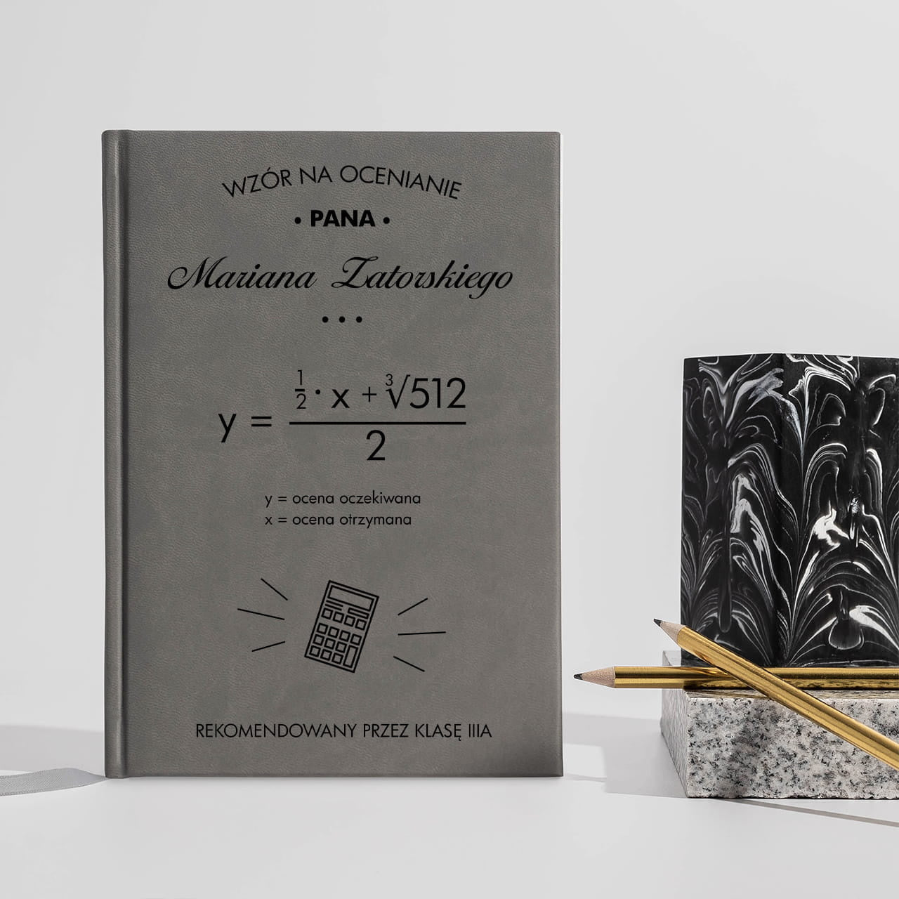 Szary planner na prezent dla nauczyciela matematyki - Wzór na ocenianie