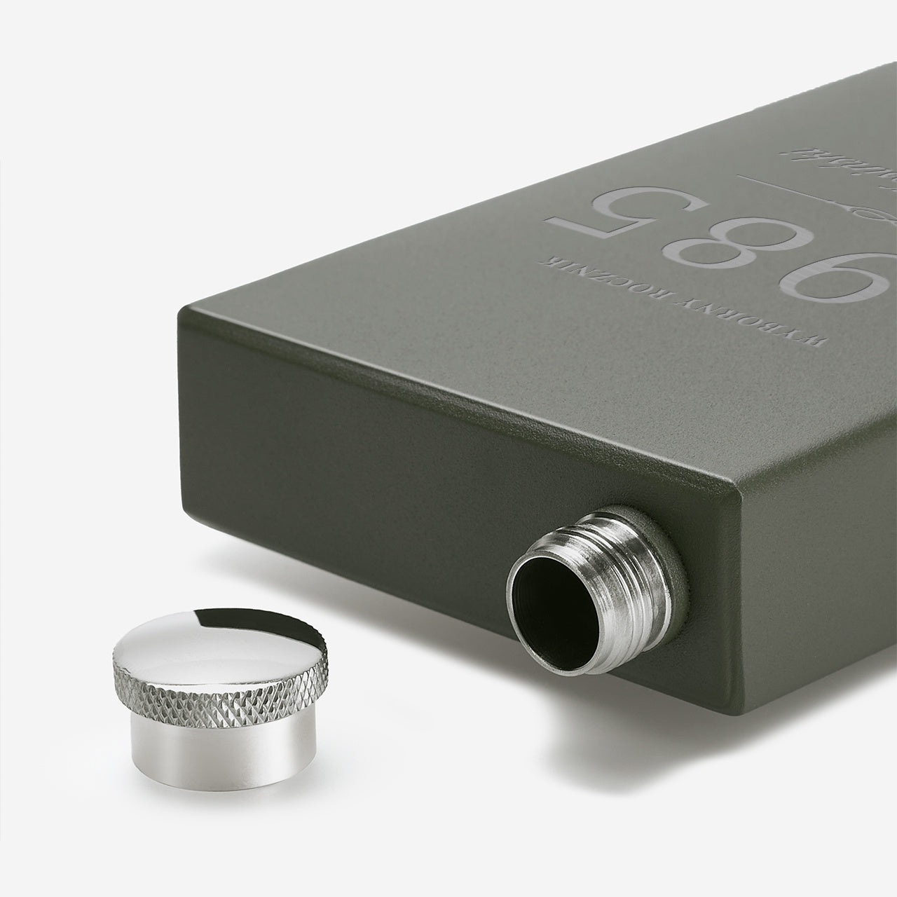 Grawerowana piersiówka na prezent z okazji urodzin dla mężczyzny