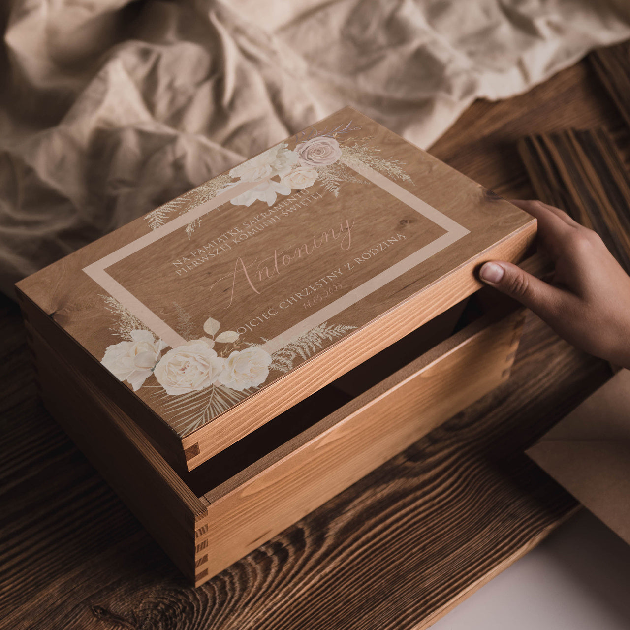 Drewniane pudełko personalizowane - prezent na Komunię pamiątka komunii świętej prezent komunijny