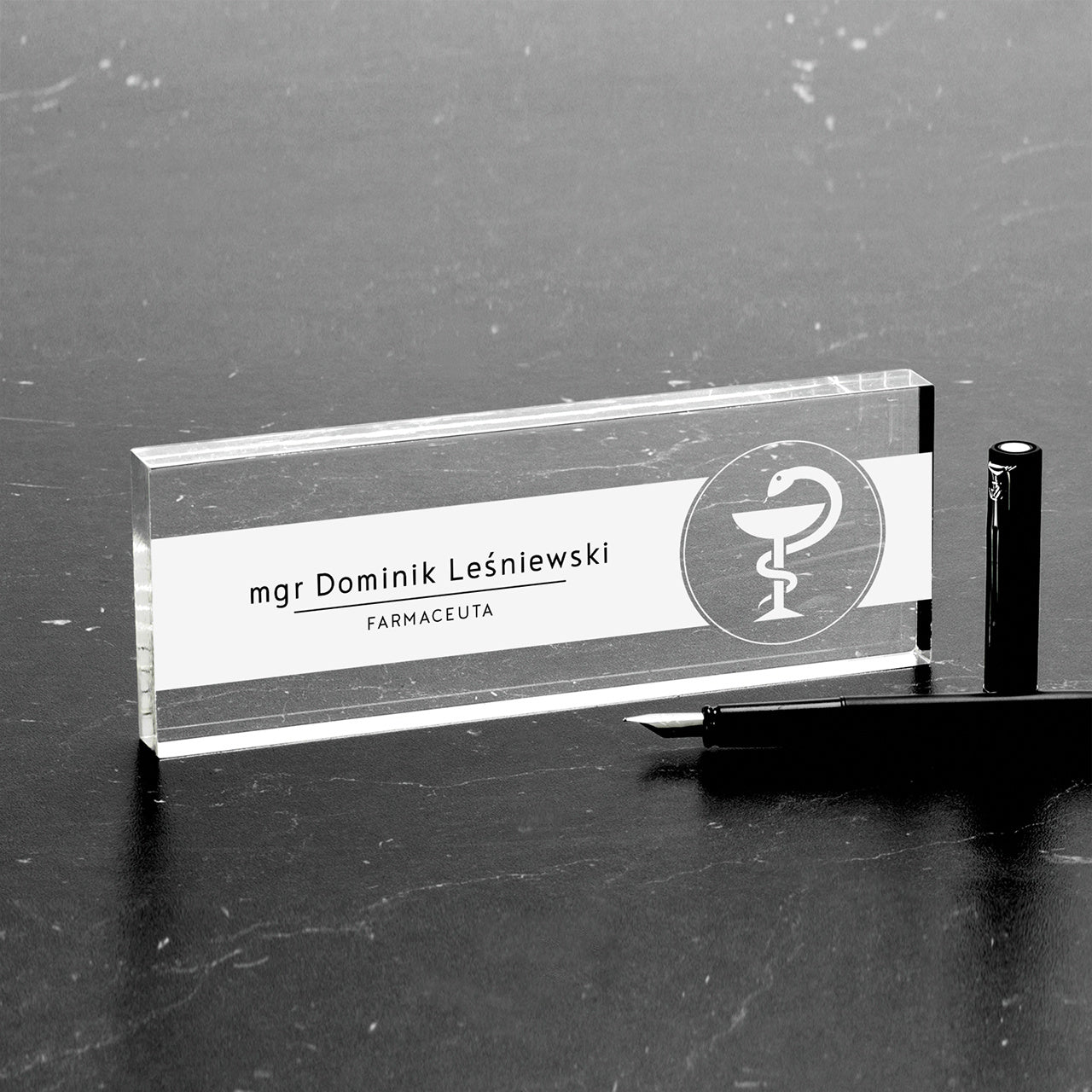 Tabliczka na biurko z grawerem - prezent dla farmaceuty personalizowana tabliczka prezent dla aptekarza 