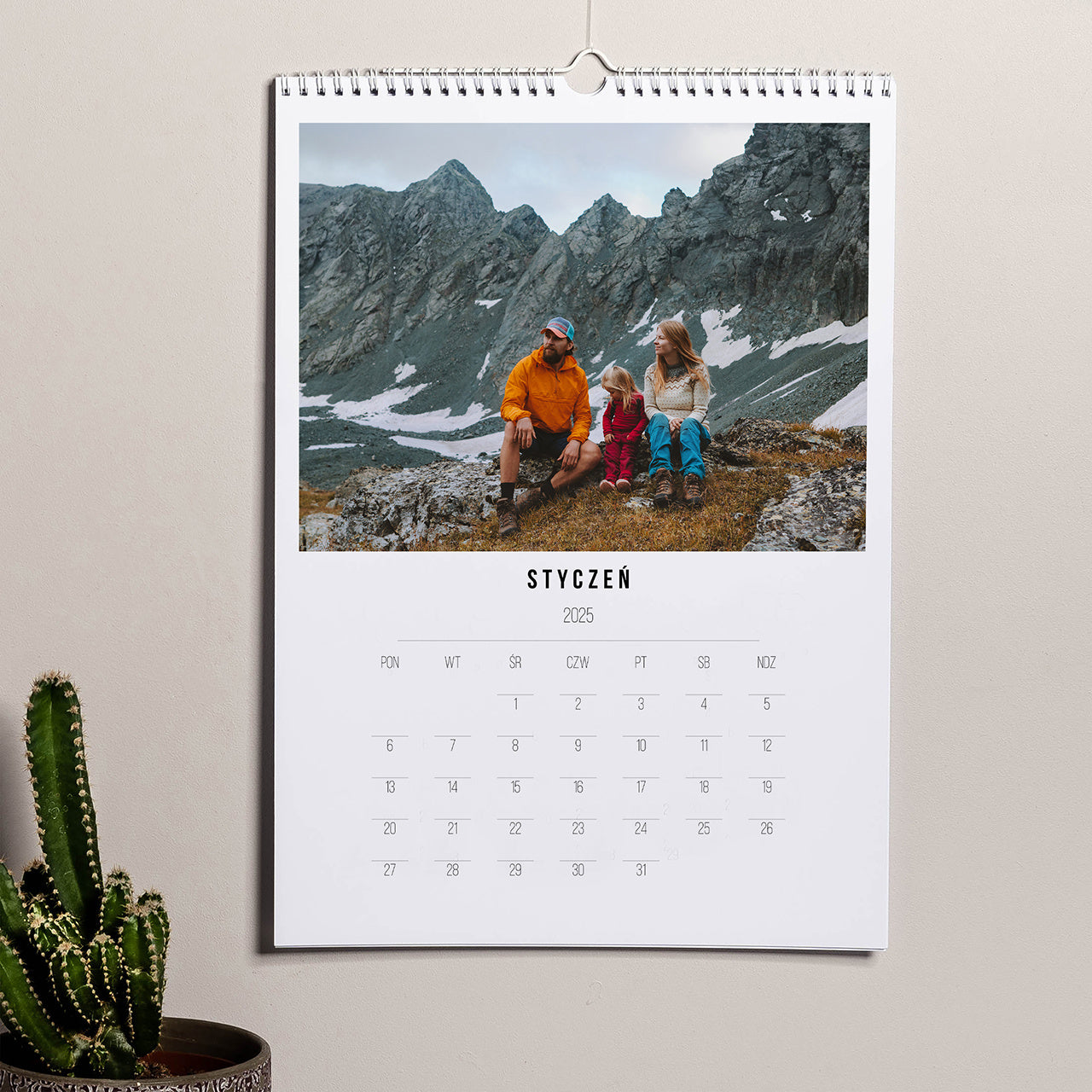 Ścienny kalendarz ze zdjęciami dla rodziny