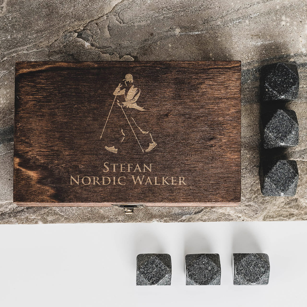 Personalizowane kamienie do whisky - prezent dla fana Nordic Walking
