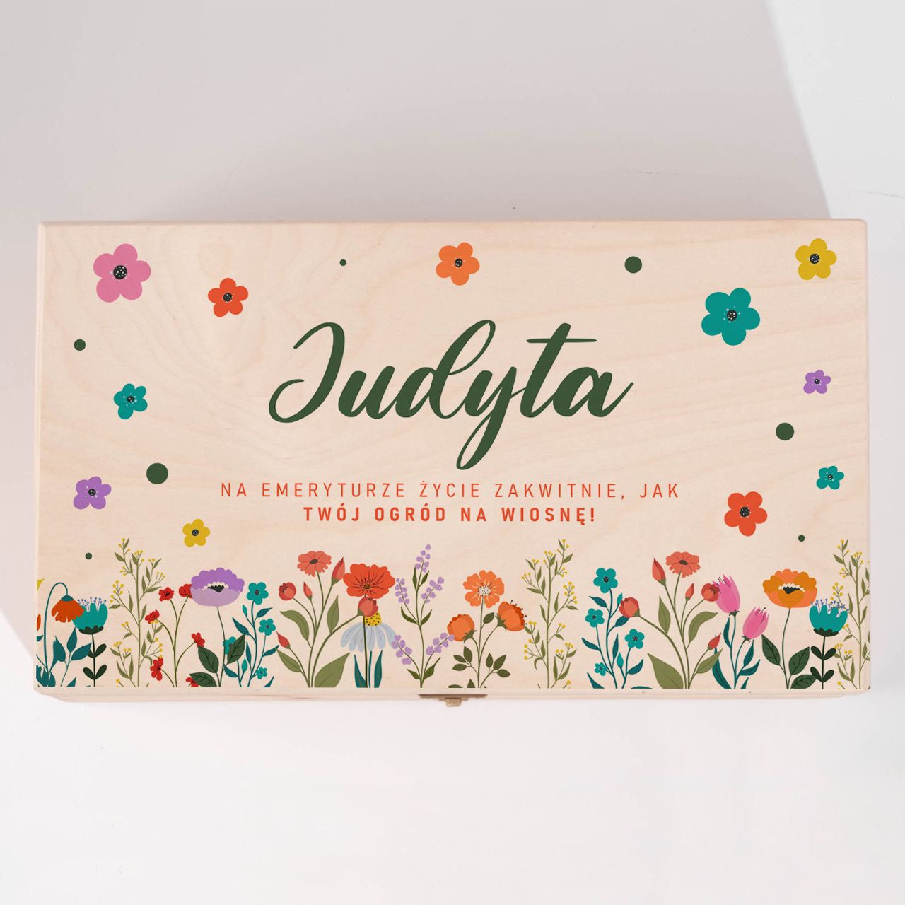 Narzędzia ogordowe w skrzynce dla emerytki