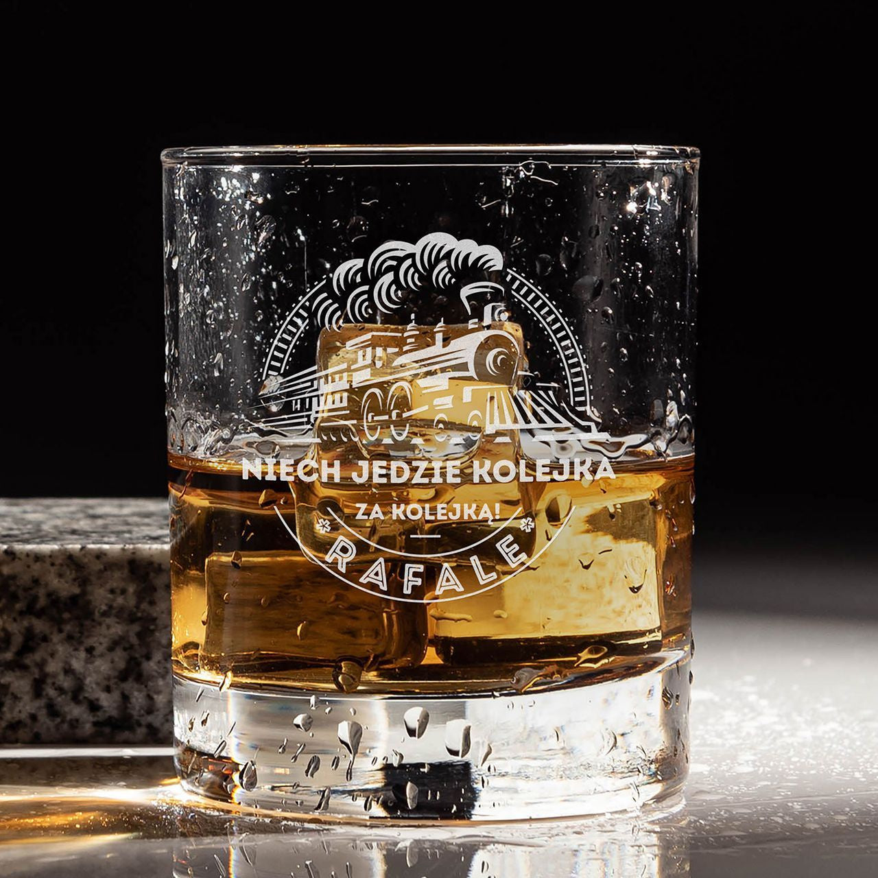 Grawerowana szklanka do whisky - prezent dla kolejarza