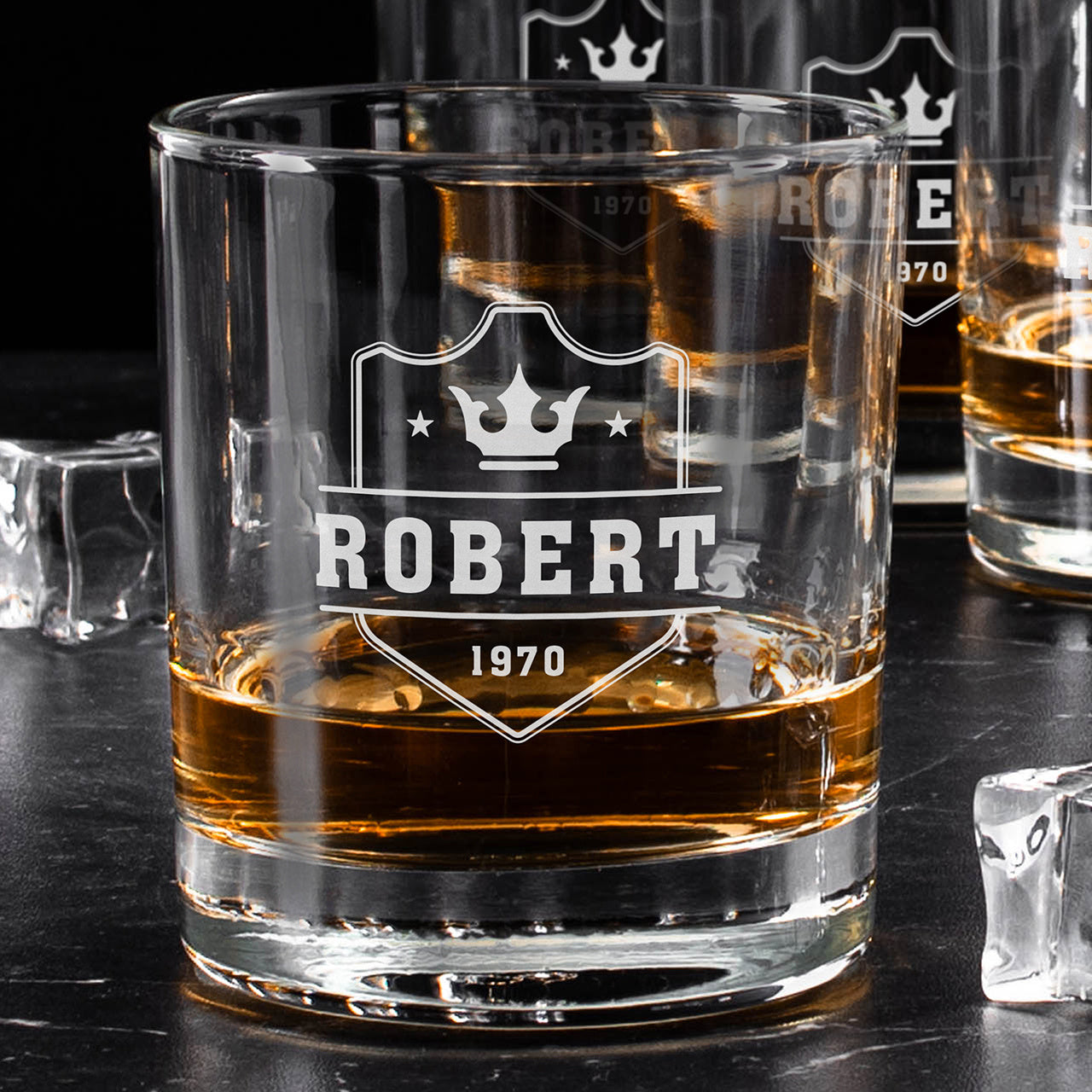 Grawerowane szklanki do whisky - pomysł na prezent dla niego