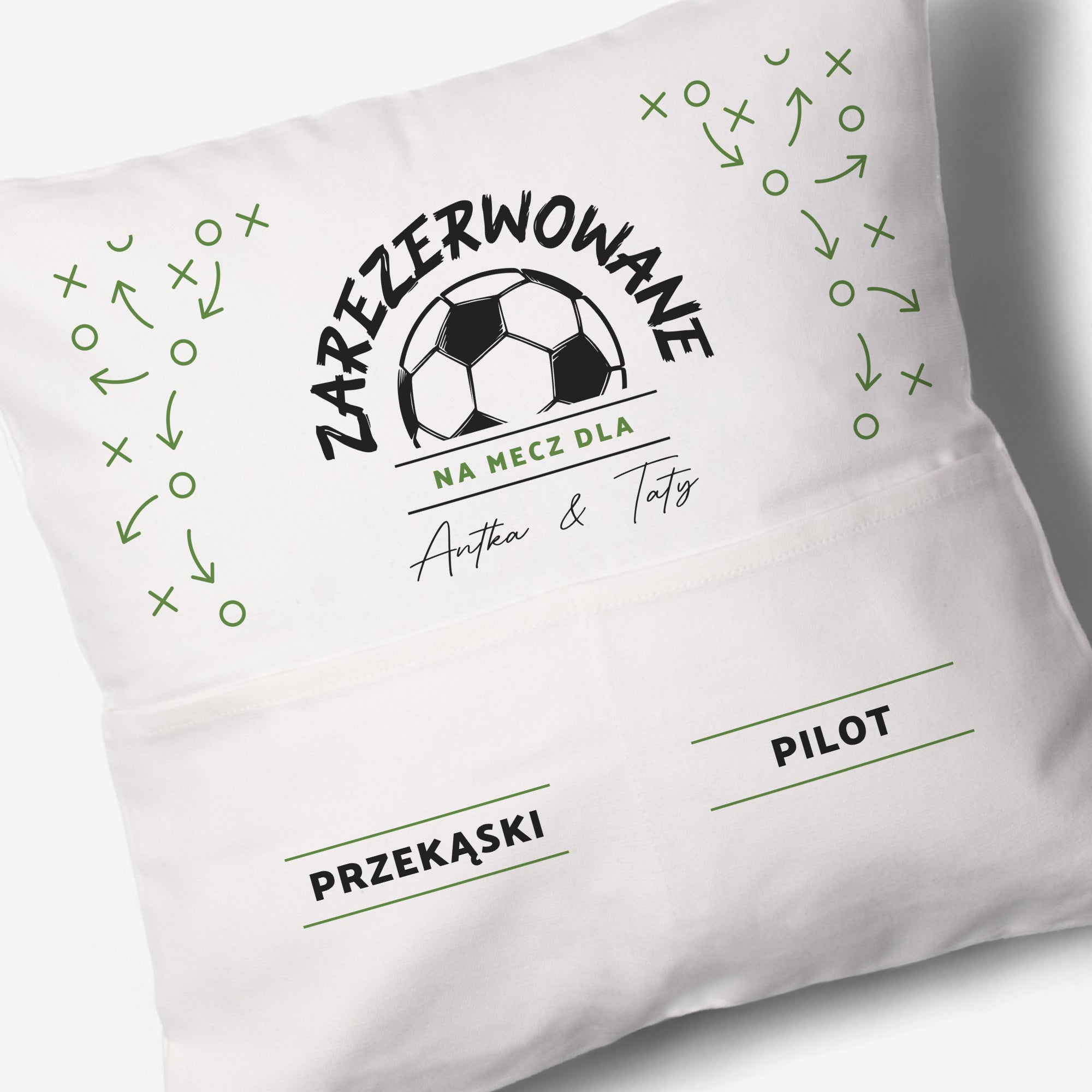 Poduszka z kieszeniami na prezent dla kibica