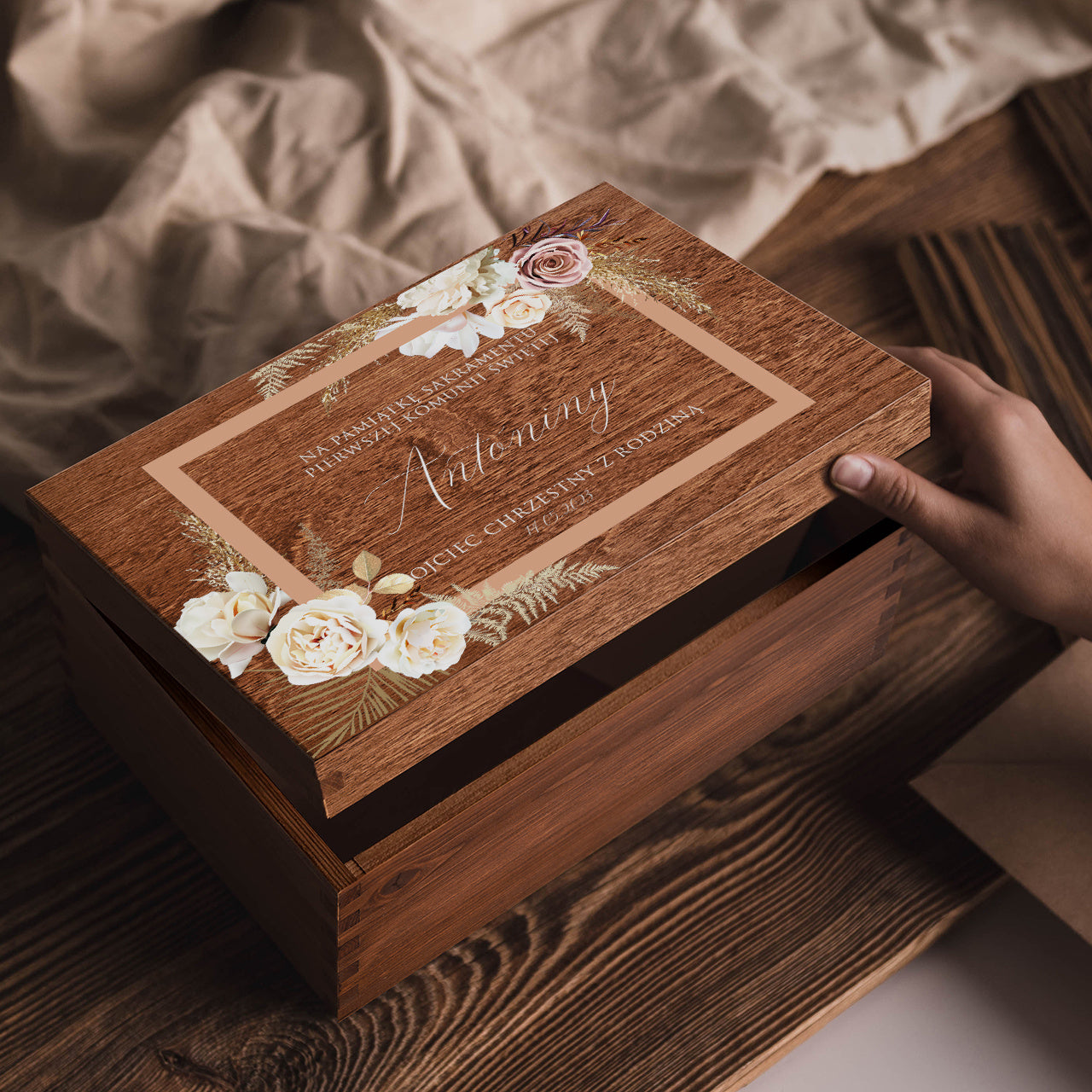 Drewniane pudełko personalizowane - prezent na Komunię pamiątka komunii świętej prezent komunijny