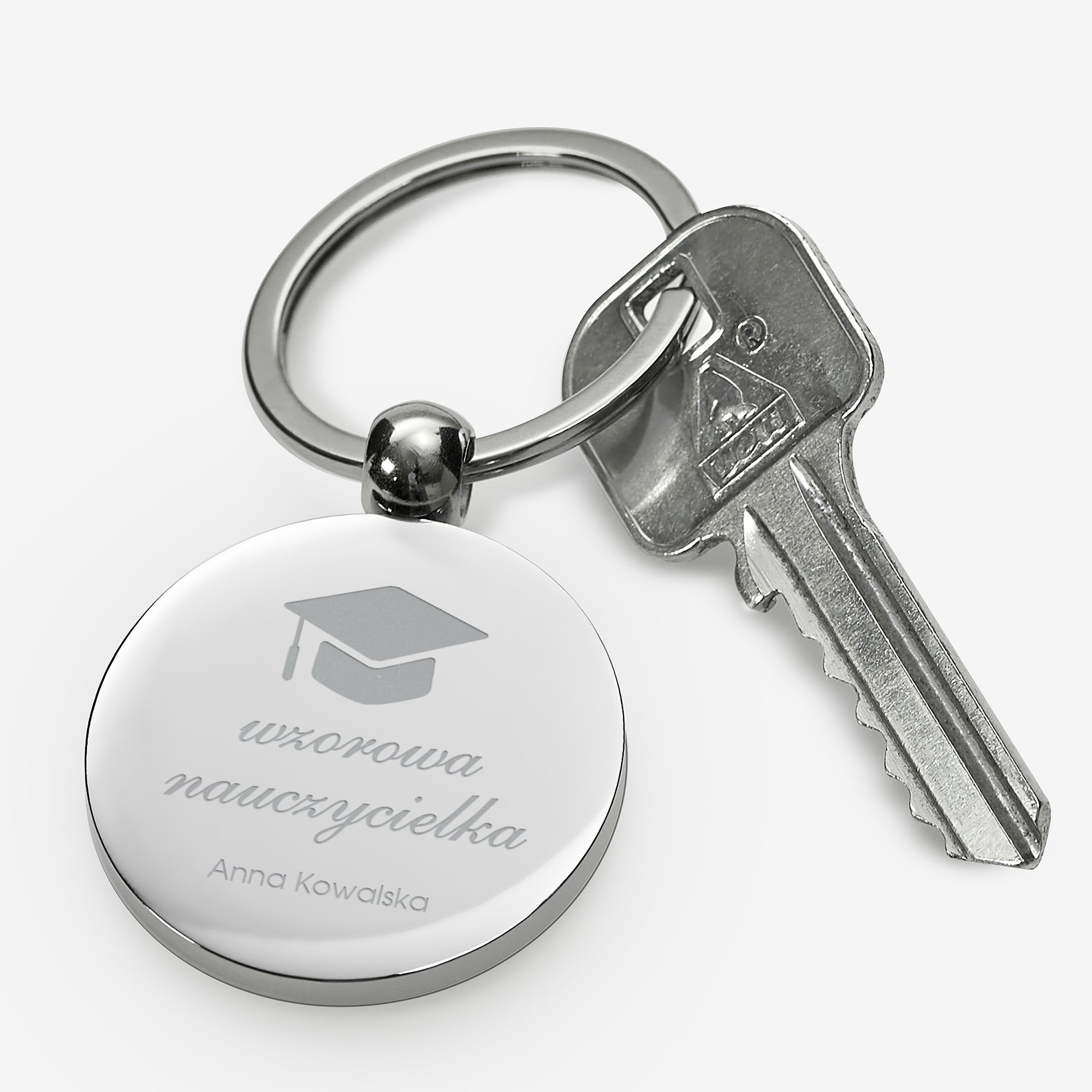 Breloczek dla nauczyciela - Biret prezent na dzień nauczyciela breloczek z grawerem personalizowany brelok