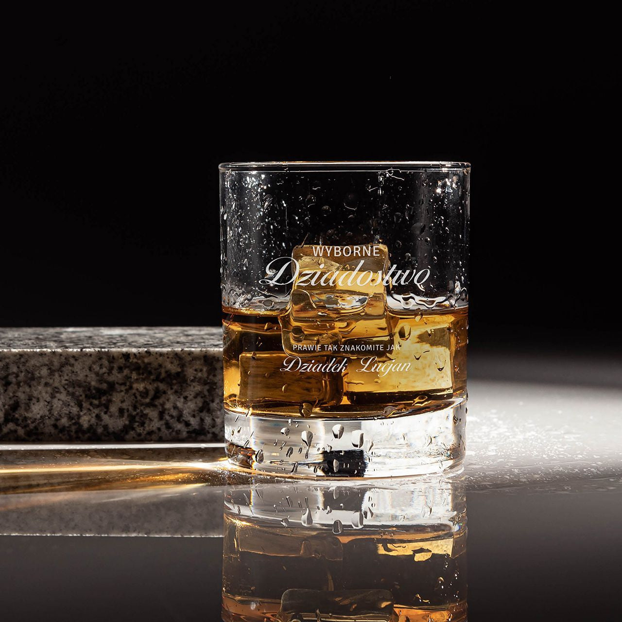 Grawerowana szklanka do whisky - śmieszny prezent na Dzień Dziadka