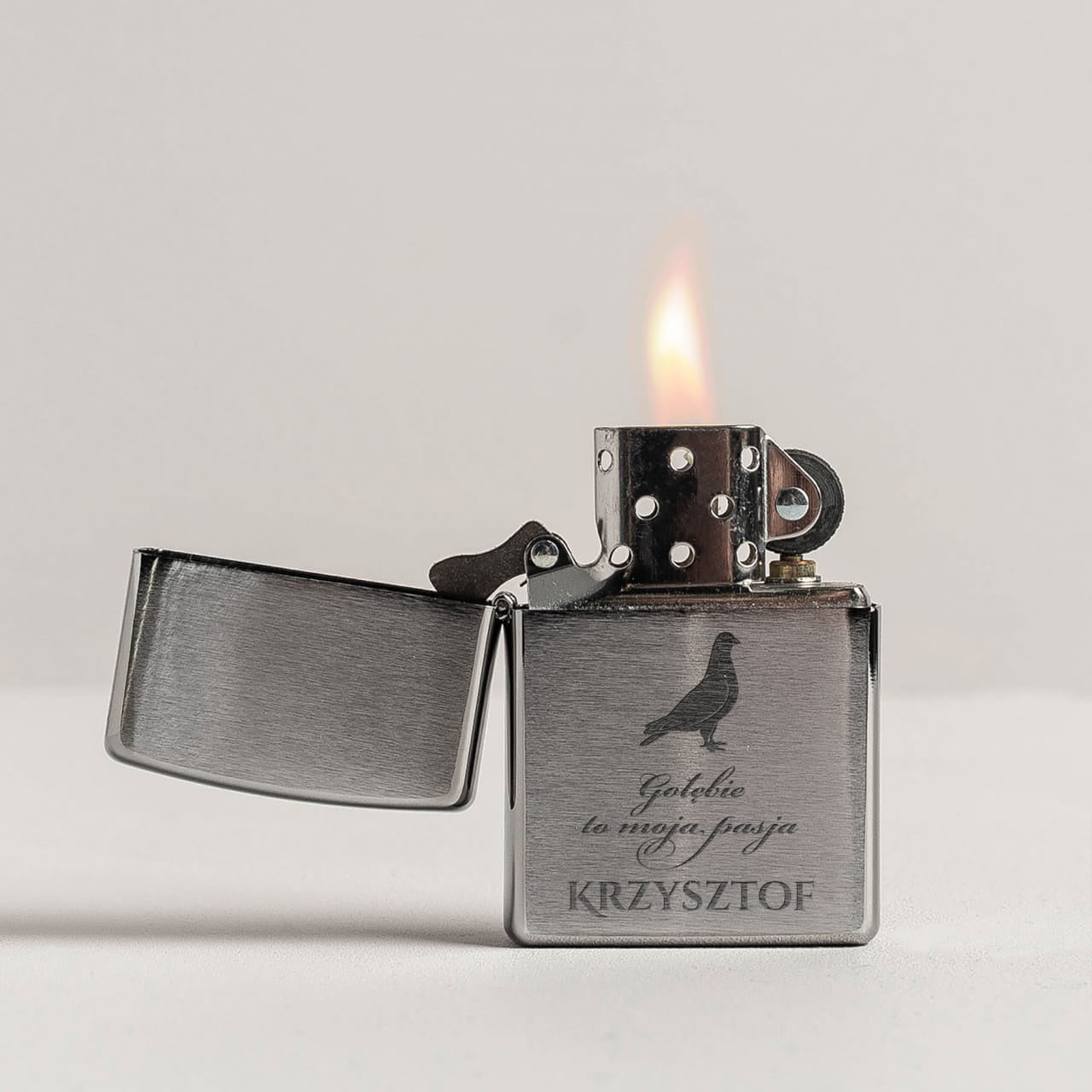 Zapalniczka grawerowana - prezent dla hodowcy gołębi pocztowych personalizowana zapalniczka prezent dla gołębiarza