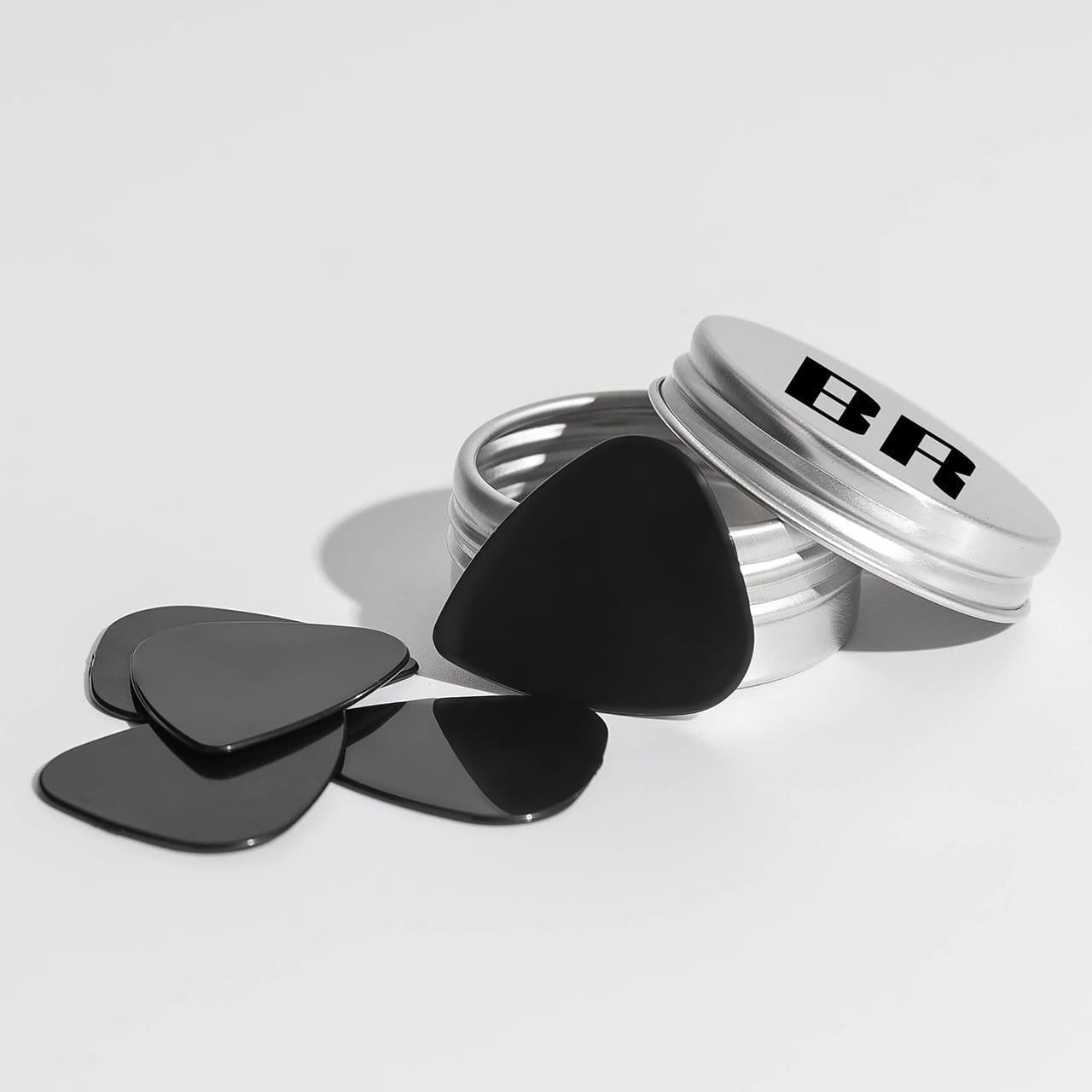 Piórka do gitary w pudełku z inicjałami - upominek dla muzyka kostki do gitary prezent dla gitarzysty