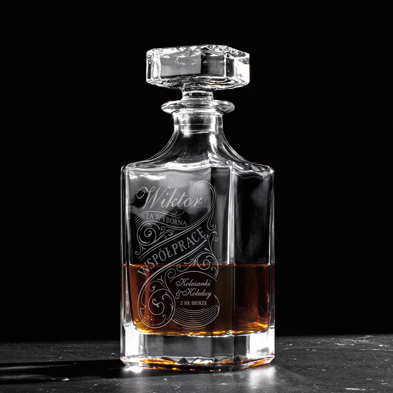 Karafka z grawerem do whisky - prezent dla kolegi z pracy na odejście