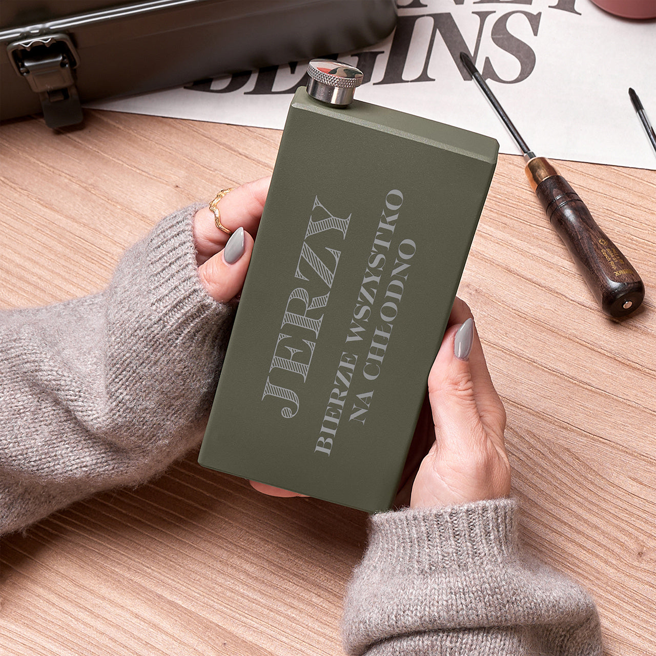 Personalizowana piersiówka - prezent na urodziny dla faceta prezent urodzinowy dla faceta elegancki