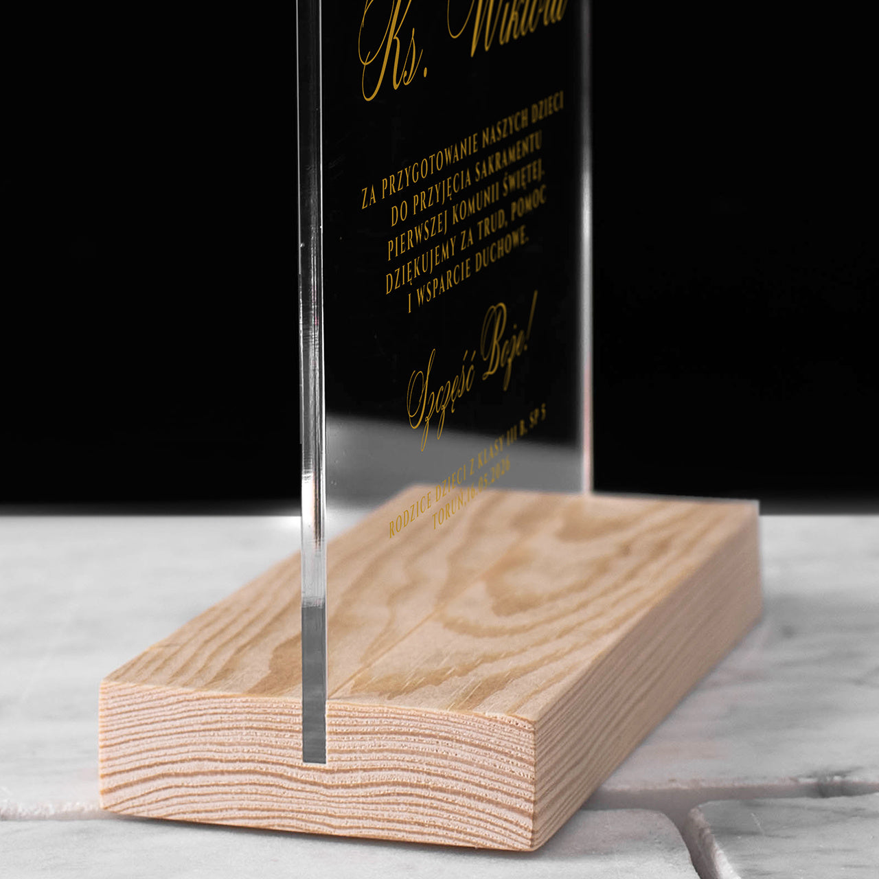 Personalizowane podziękowanie dla księdza za komunię statuetka personalizowana dla księdza 