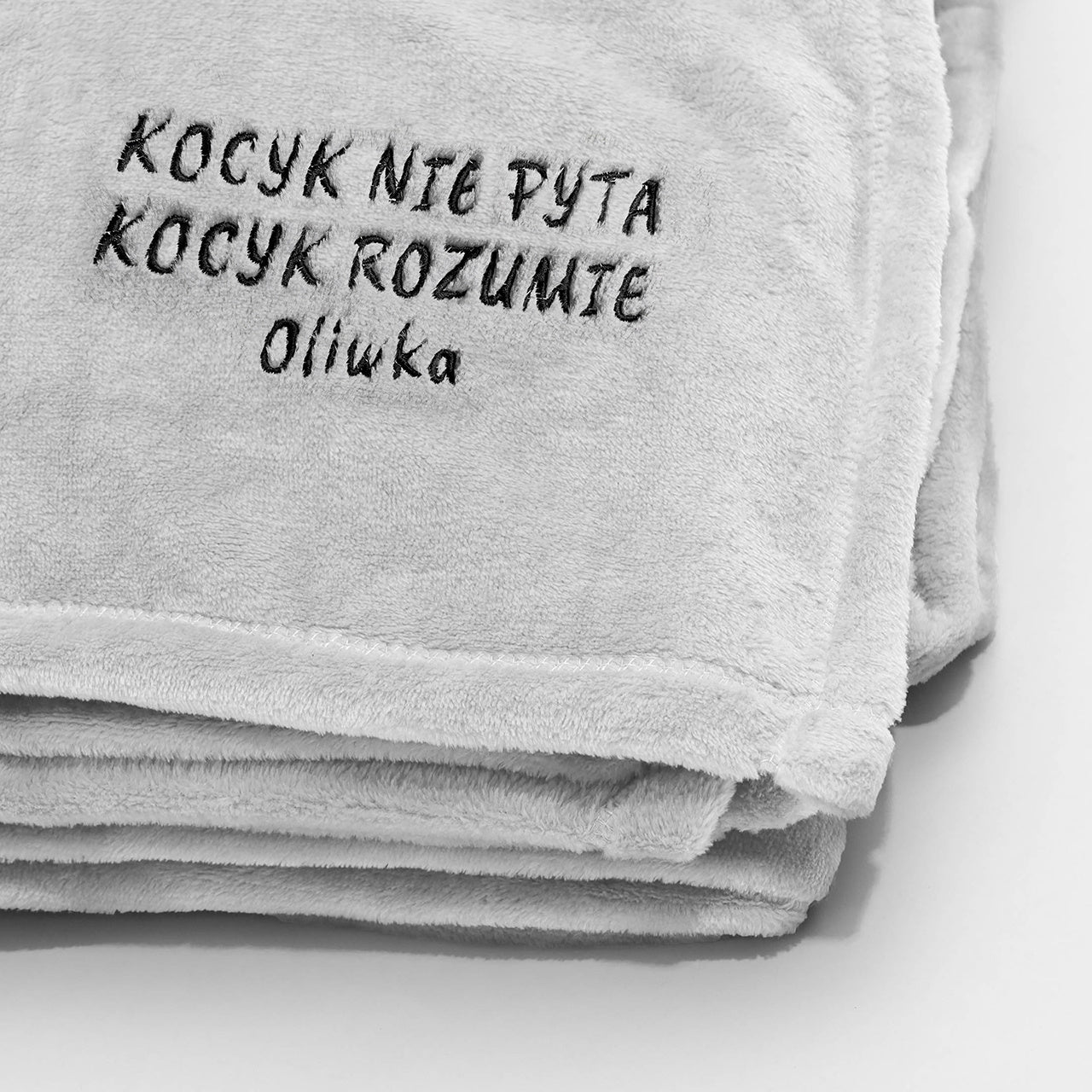 Koc dla przyjaciółki z haftem - kocyk nie pyta