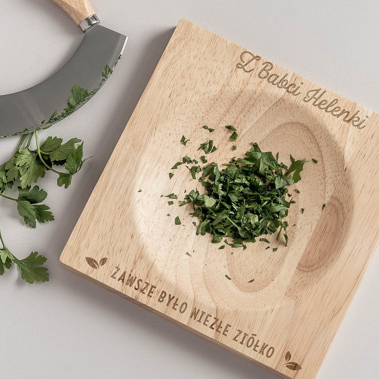 Grawerowany siekacz dla ziół na prezent dla babci prezent na dzień babci siekacz do ziół deska do siekania ziół