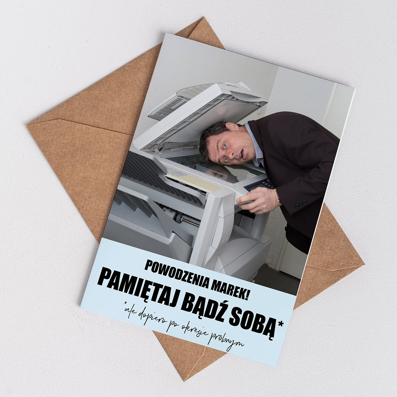 Kartka na pożegnanie kolegi z pracy - Bądź Sobą personalizowana kartka drobny upominek na pożegnanie