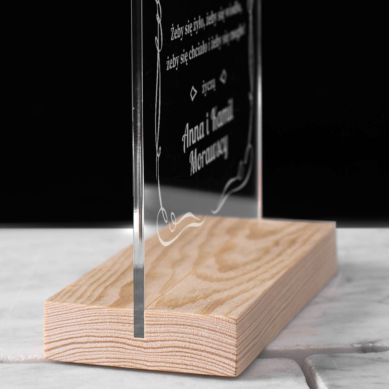 Statuetka z grawerem na 50 urodziny