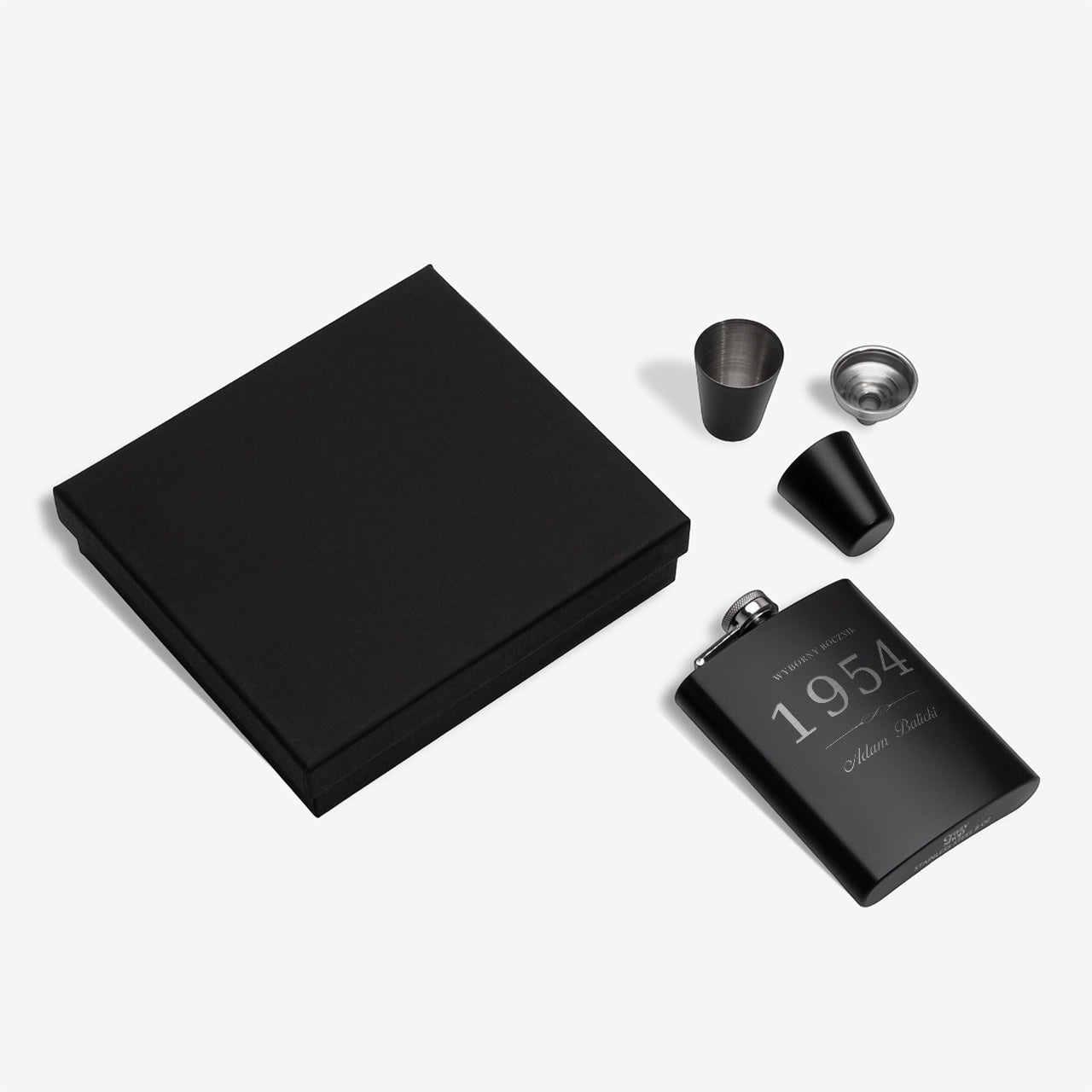 Piersiówka z kieliszkami na prezent urodzinowy dla mężczyzny prezent na urodziny dla męża