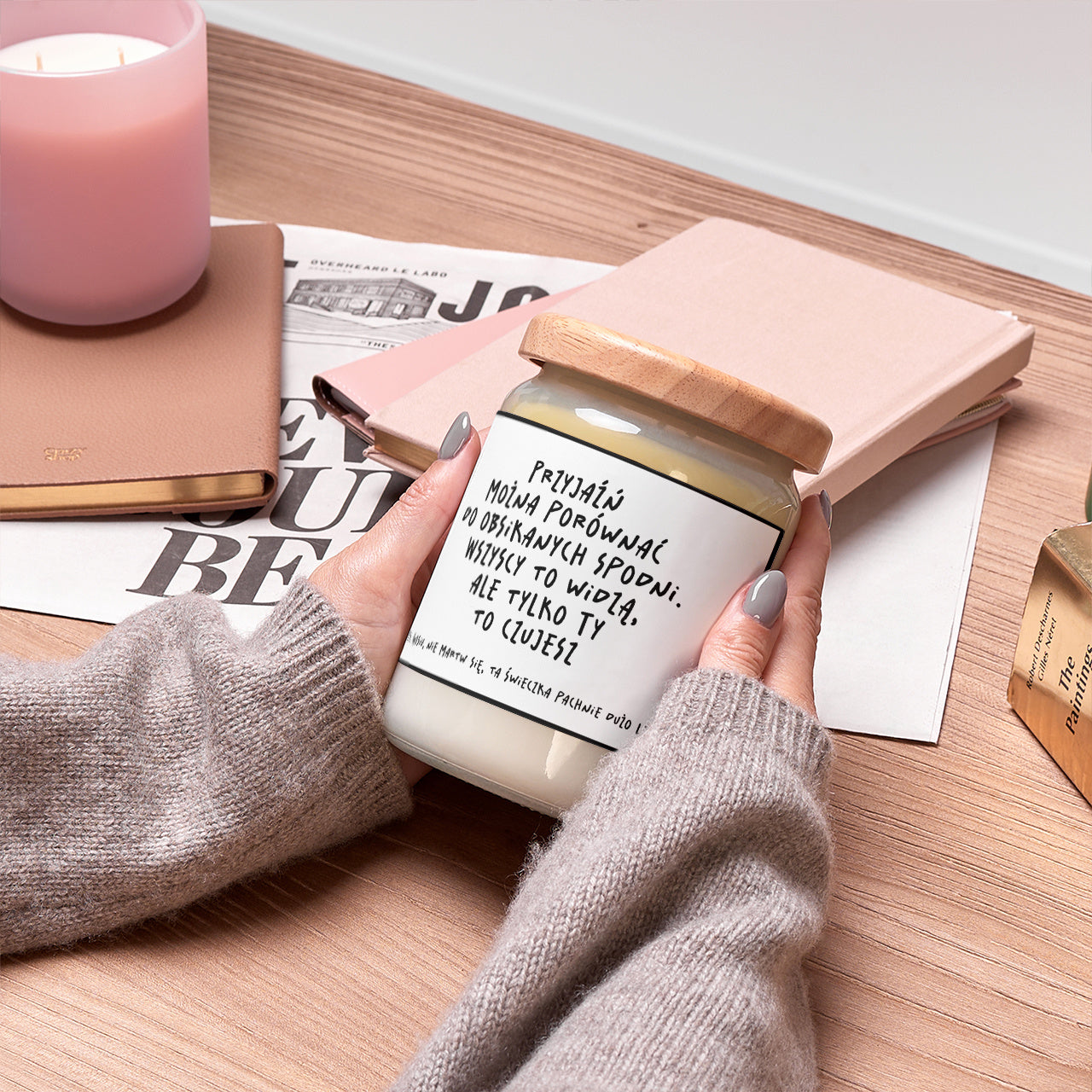 Świeczka personalizowana na prezent dla przyjaciółki świeca zapachowa prezent dla niej świeca na urodziny