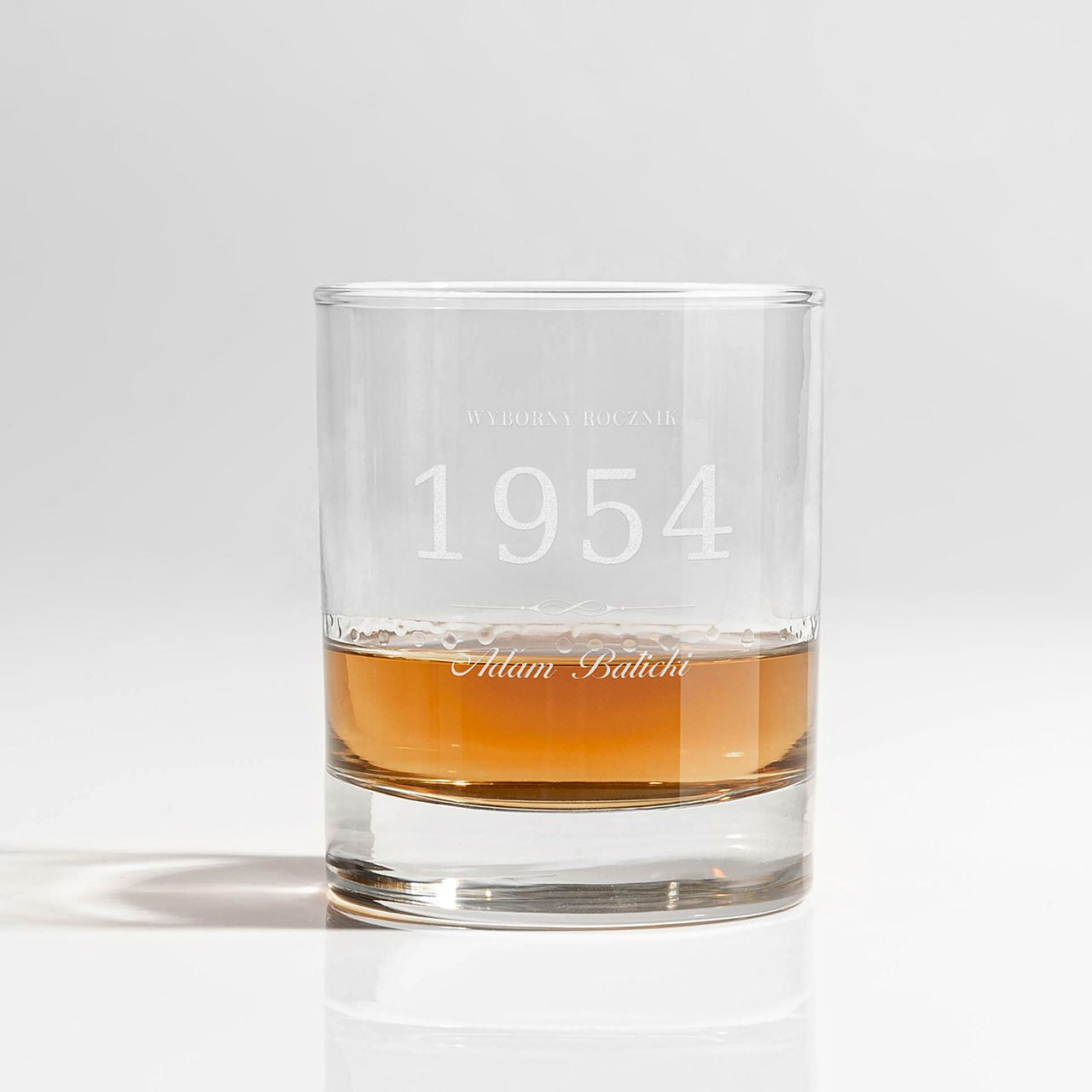 Grawerowana szklanka do whisky - elegancki prezent urodzinowy