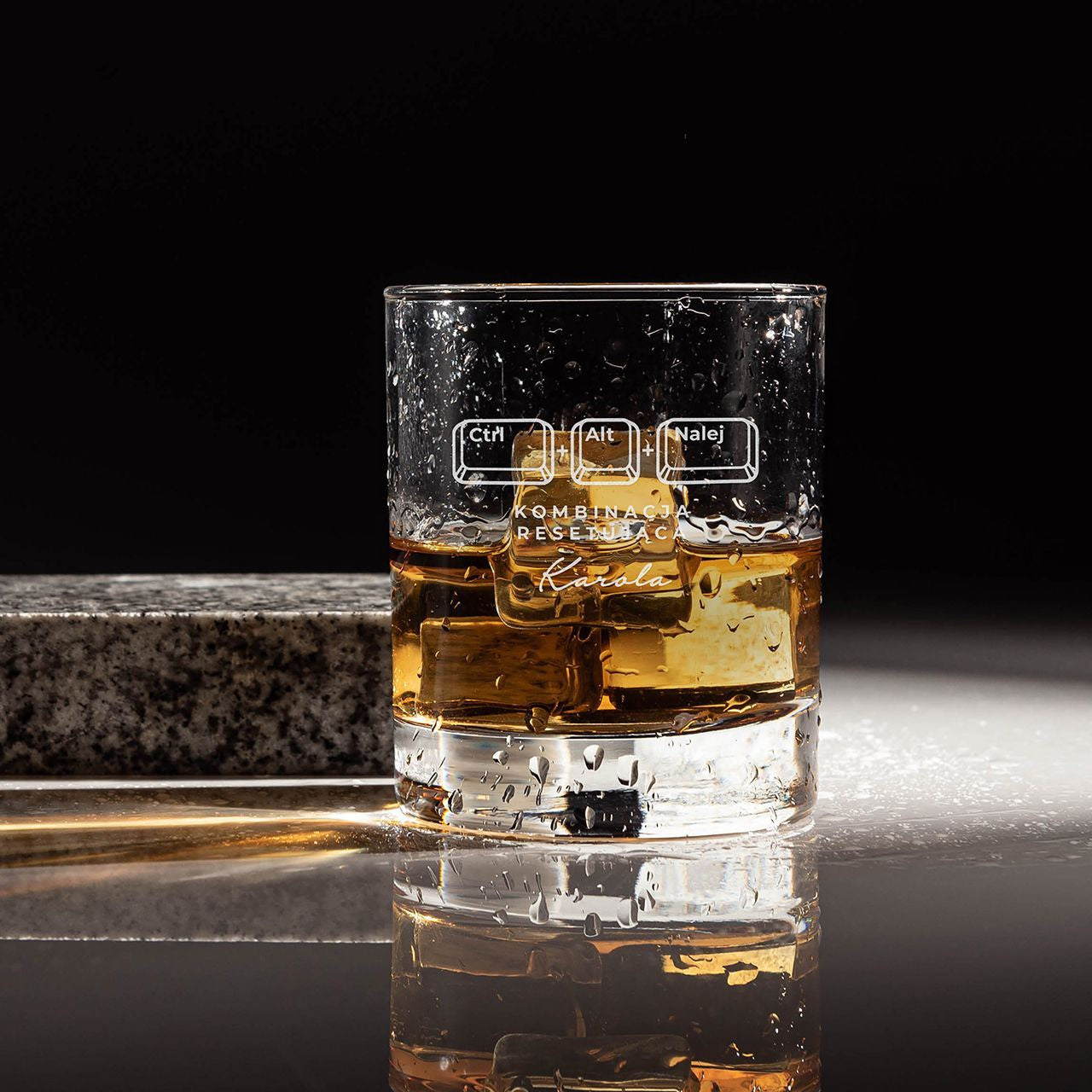 Grawerowana szklanka do whisky - prezent dla programisty