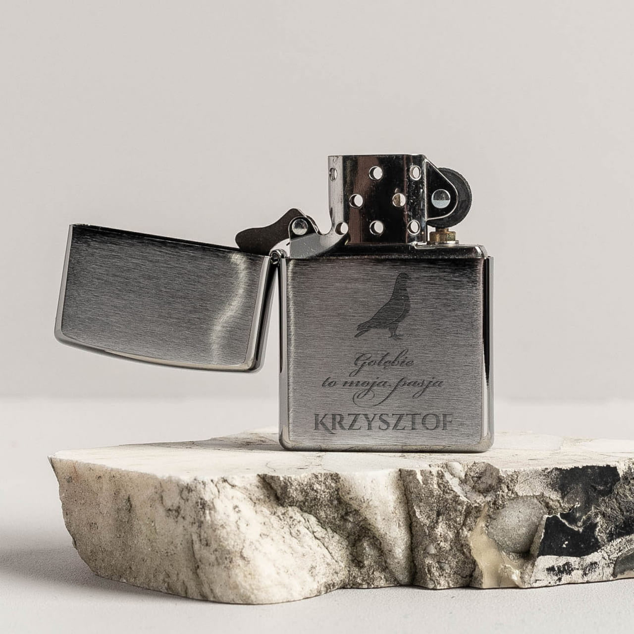 Zapalniczka grawerowana - prezent dla hodowcy gołębi pocztowych personalizowana zapalniczka prezent dla gołębiarza