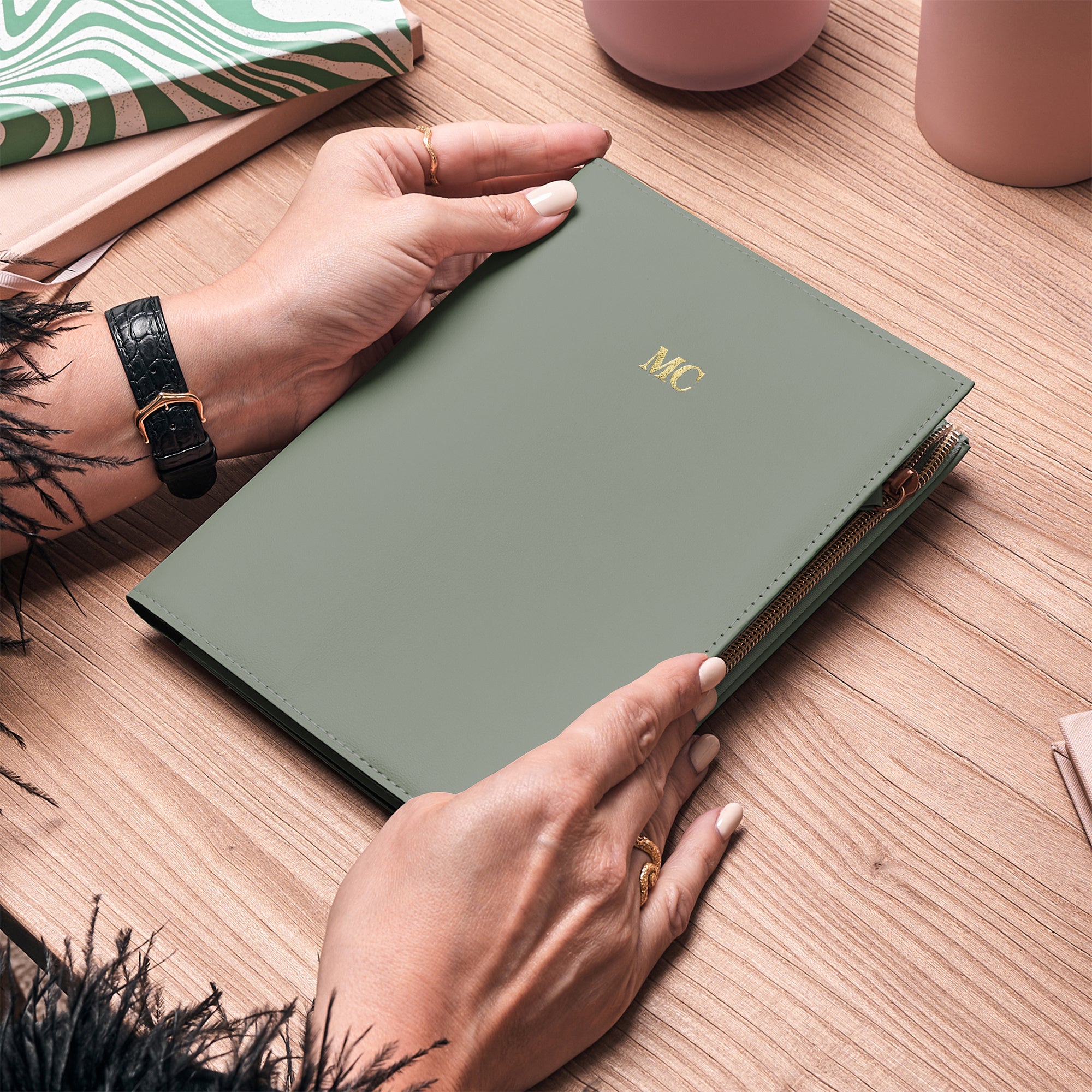 Personalizowany notatnik z zamkiem - praktyczny prezent dla niej notes z zamkiem prezent dla kobiet