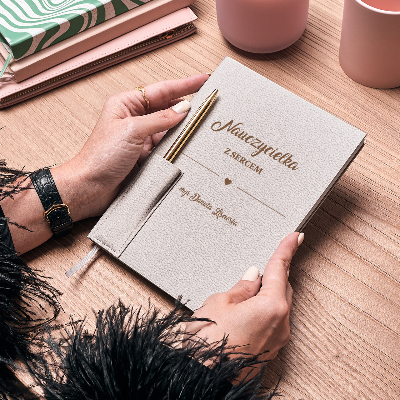 Grawerowany planner dla nauczycielki od uczniów personalizowany prezent dla nauczyciela