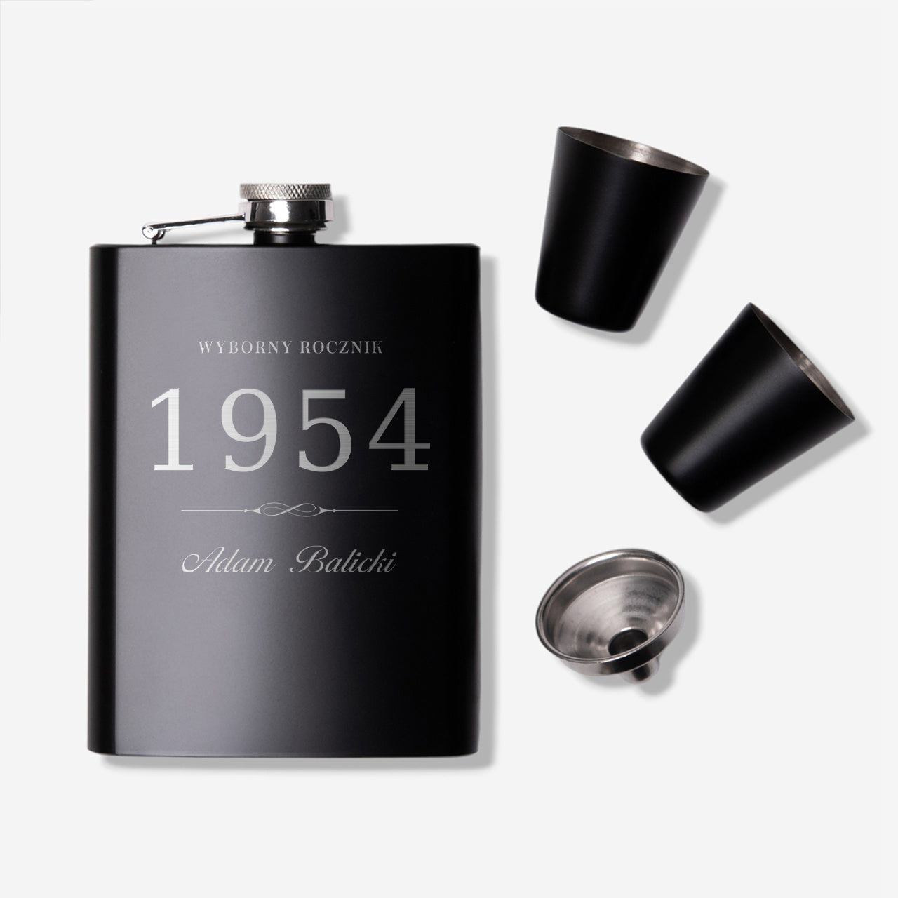 Piersiówka z kieliszkami na prezent urodzinowy dla mężczyzny prezent na urodziny dla męża