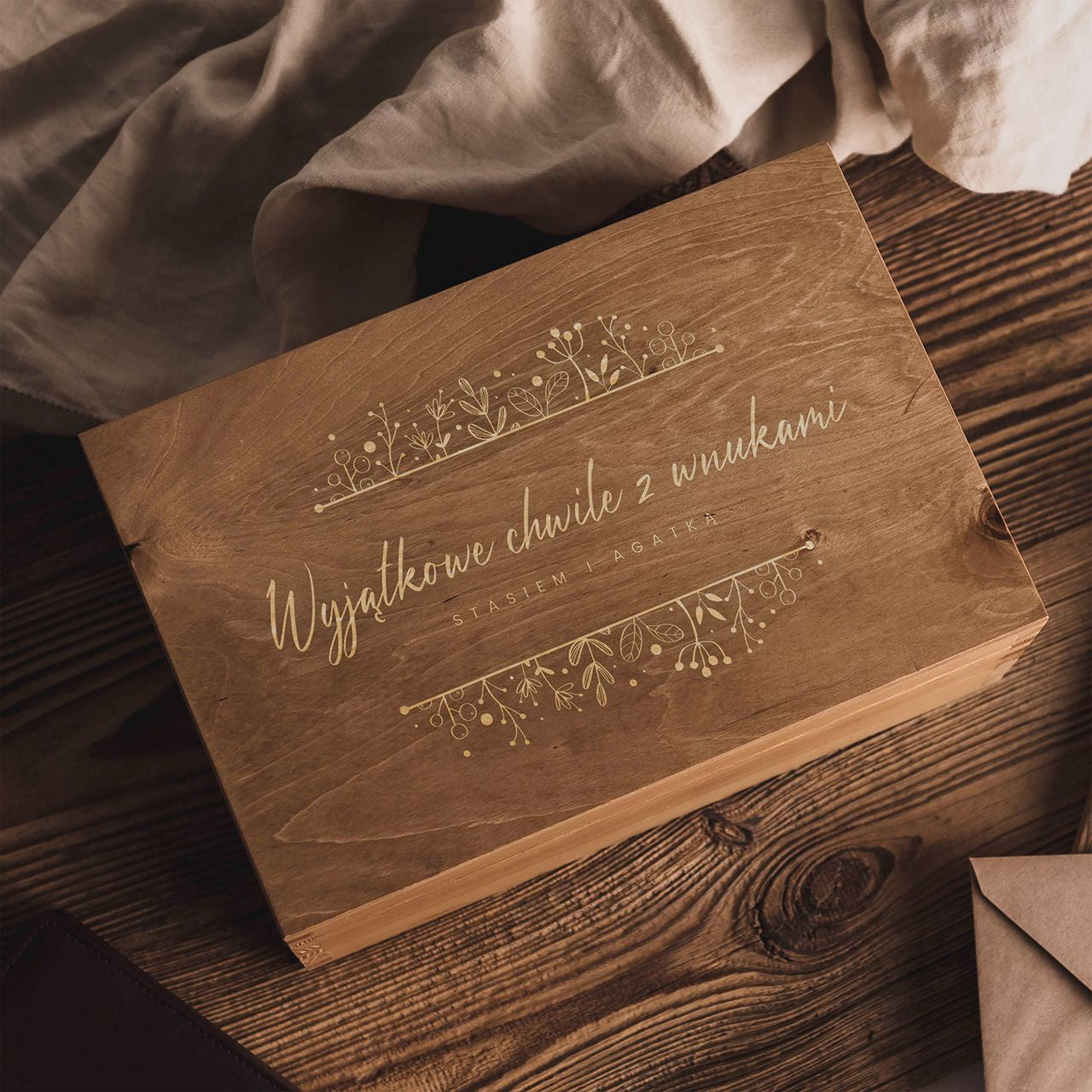 Grawerowana skrzynka na zdjęcia - oryginalny prezent dla dziadków prezent na Dzień Babci i Dziadka