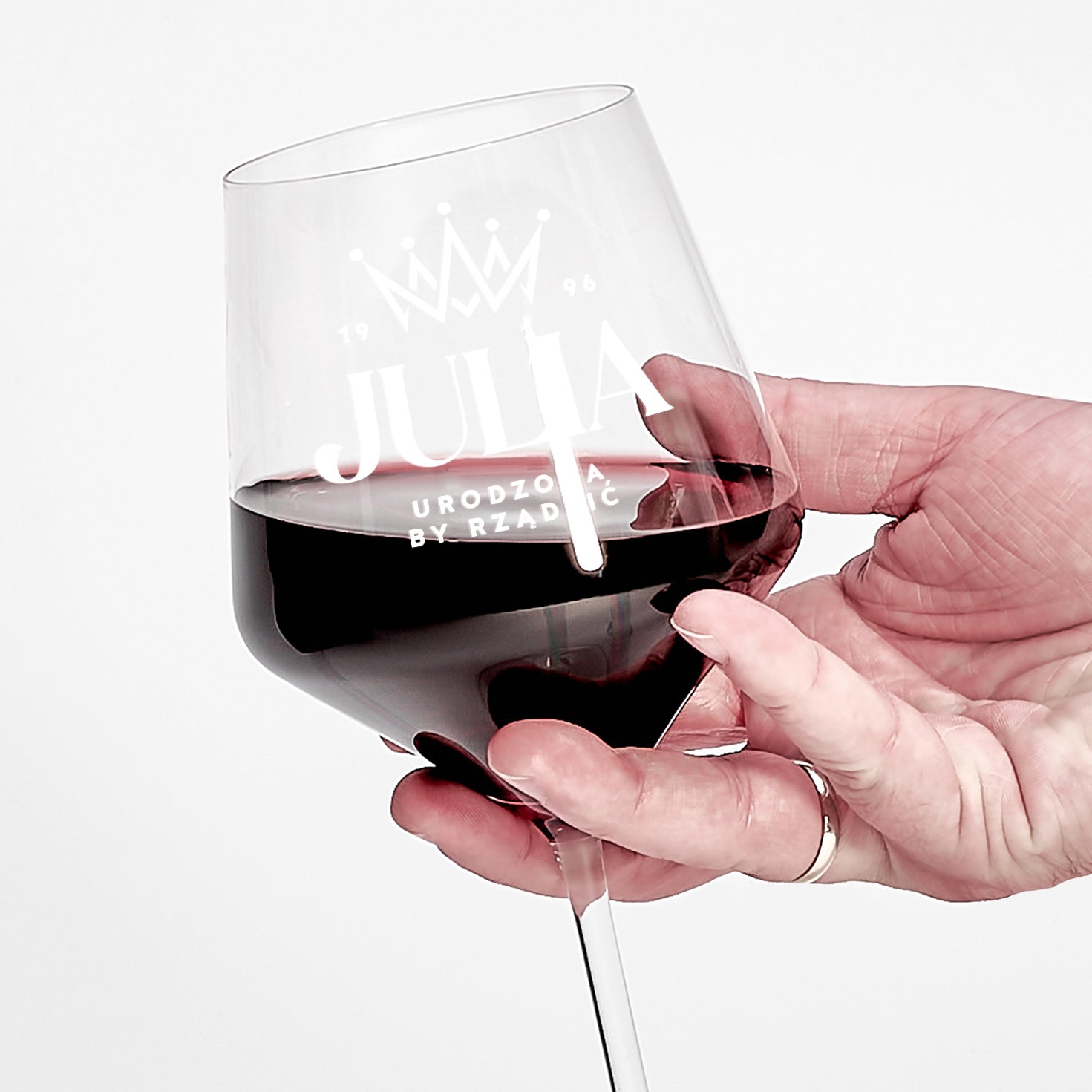 Personalizowany kieliszek do wina - prezent urodzinowy dla kobiety