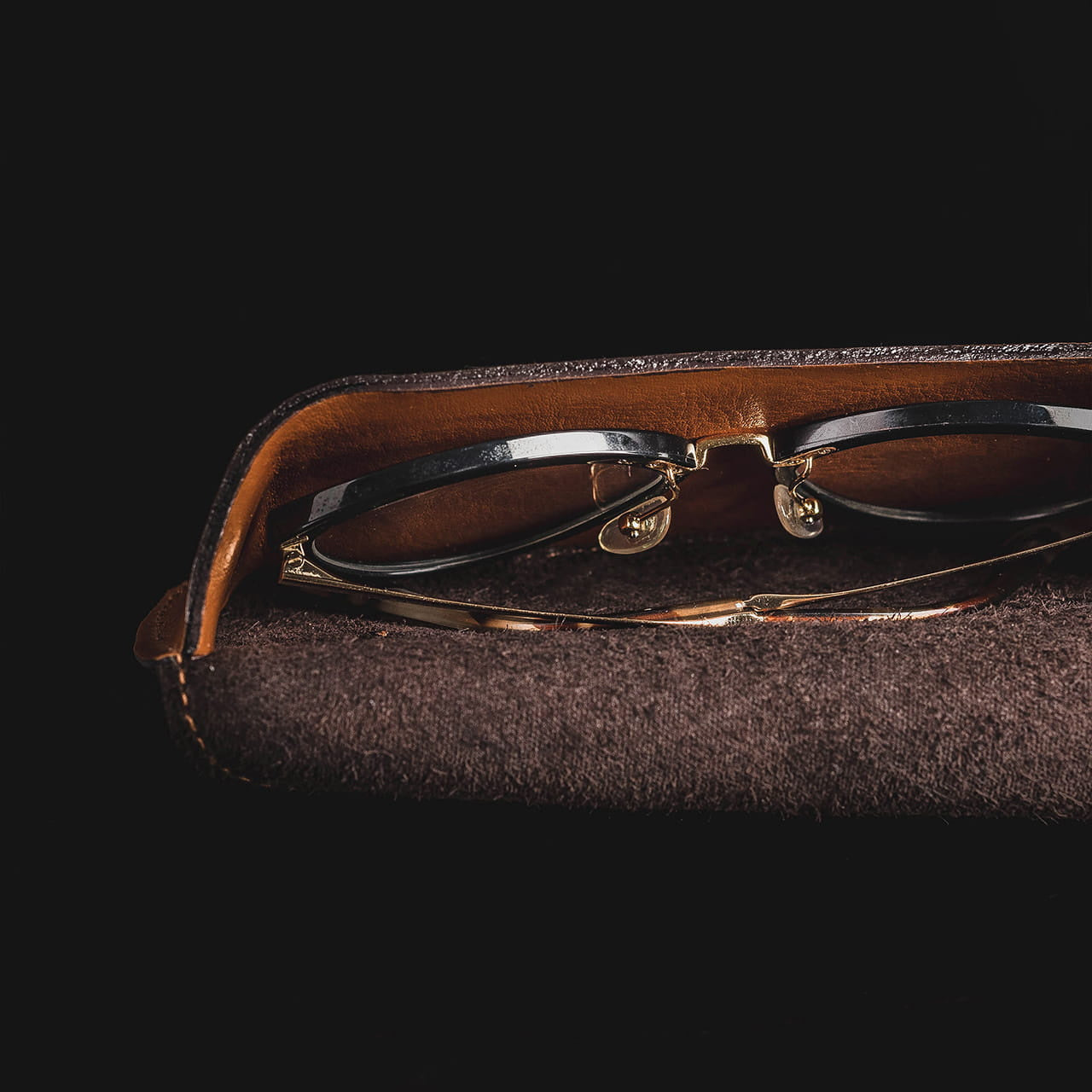 Eleganckie etui na okulary - Inicjały prezent dla męża na urodziny etui z grawerem