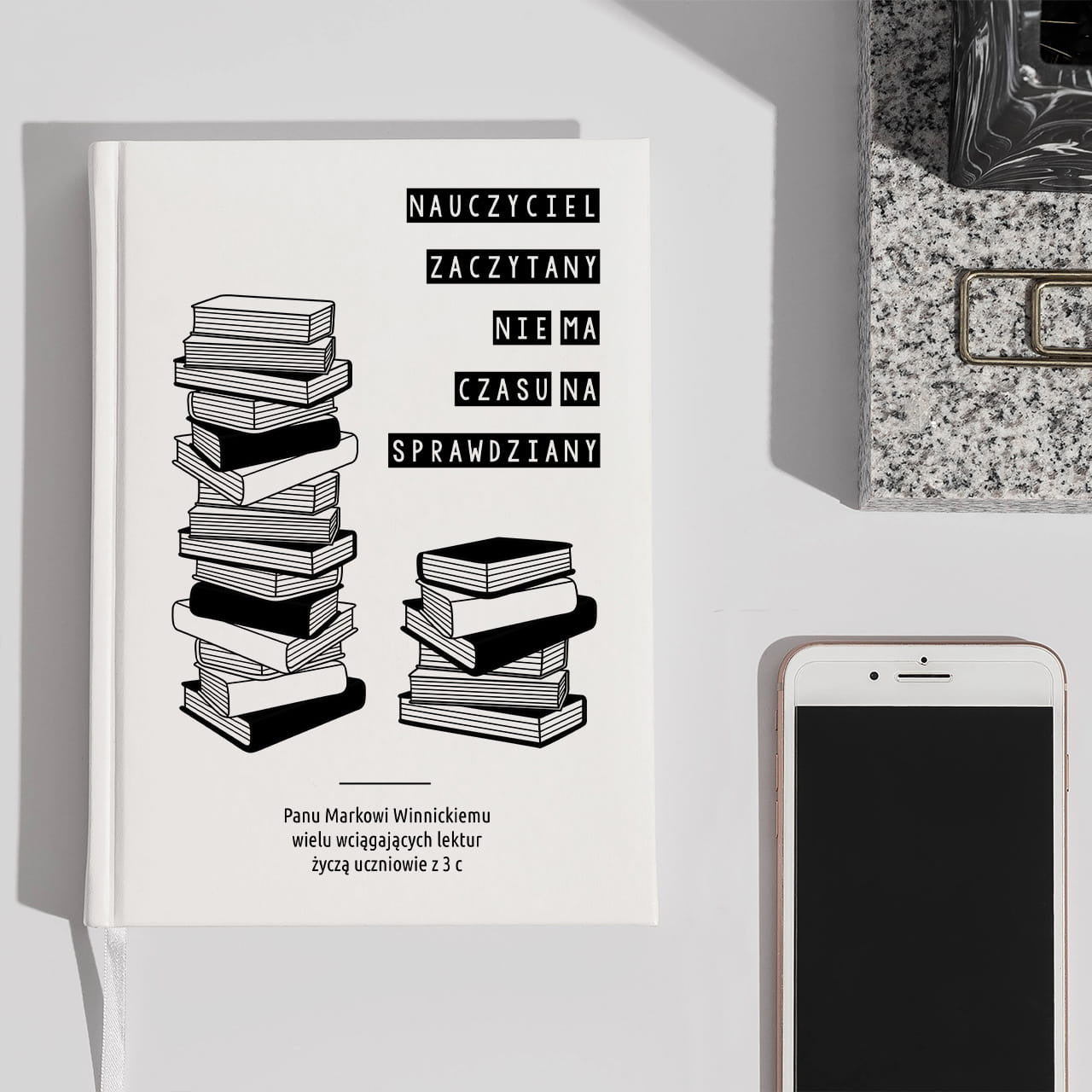 Biały planner książkowy - prezent dla nauczycielki polskiego