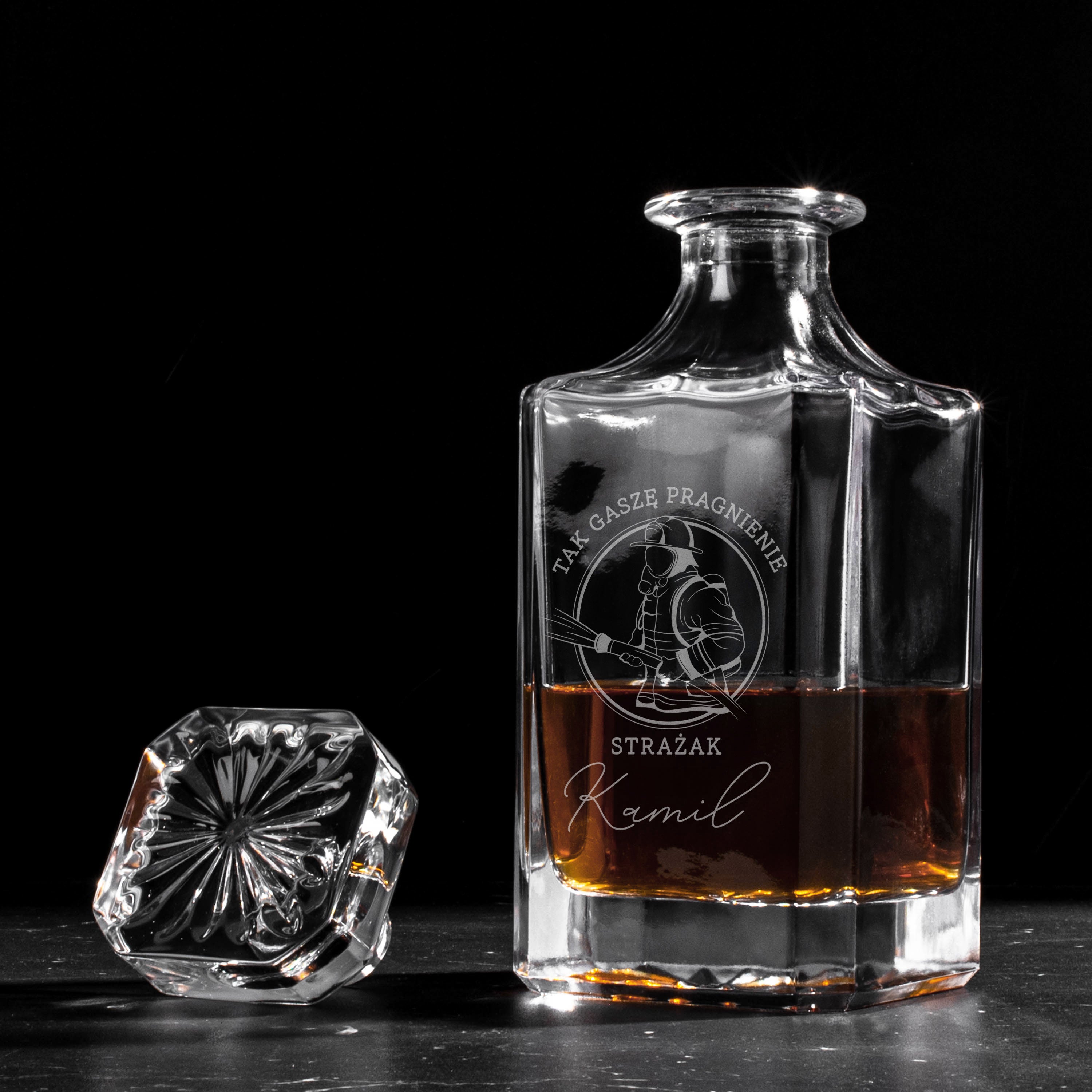 Grawerowana karafka do whisky - prezent urodzinowy dla strażaka