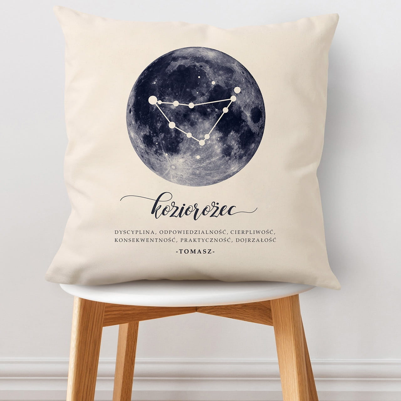 Poduszka ze znakiem zodiaku - koziorożec prezent dla koziorożca astrologiczny prezent poduszka z nadrukiem