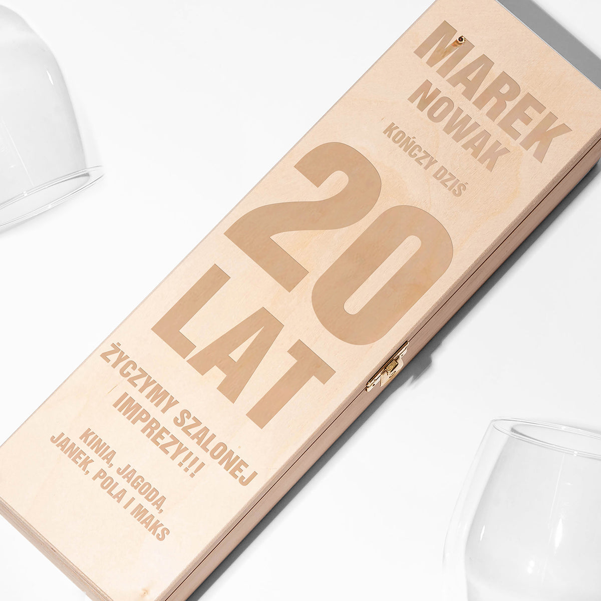 Personalizowana skrzynka na alkohol - prezent na 20. urodziny