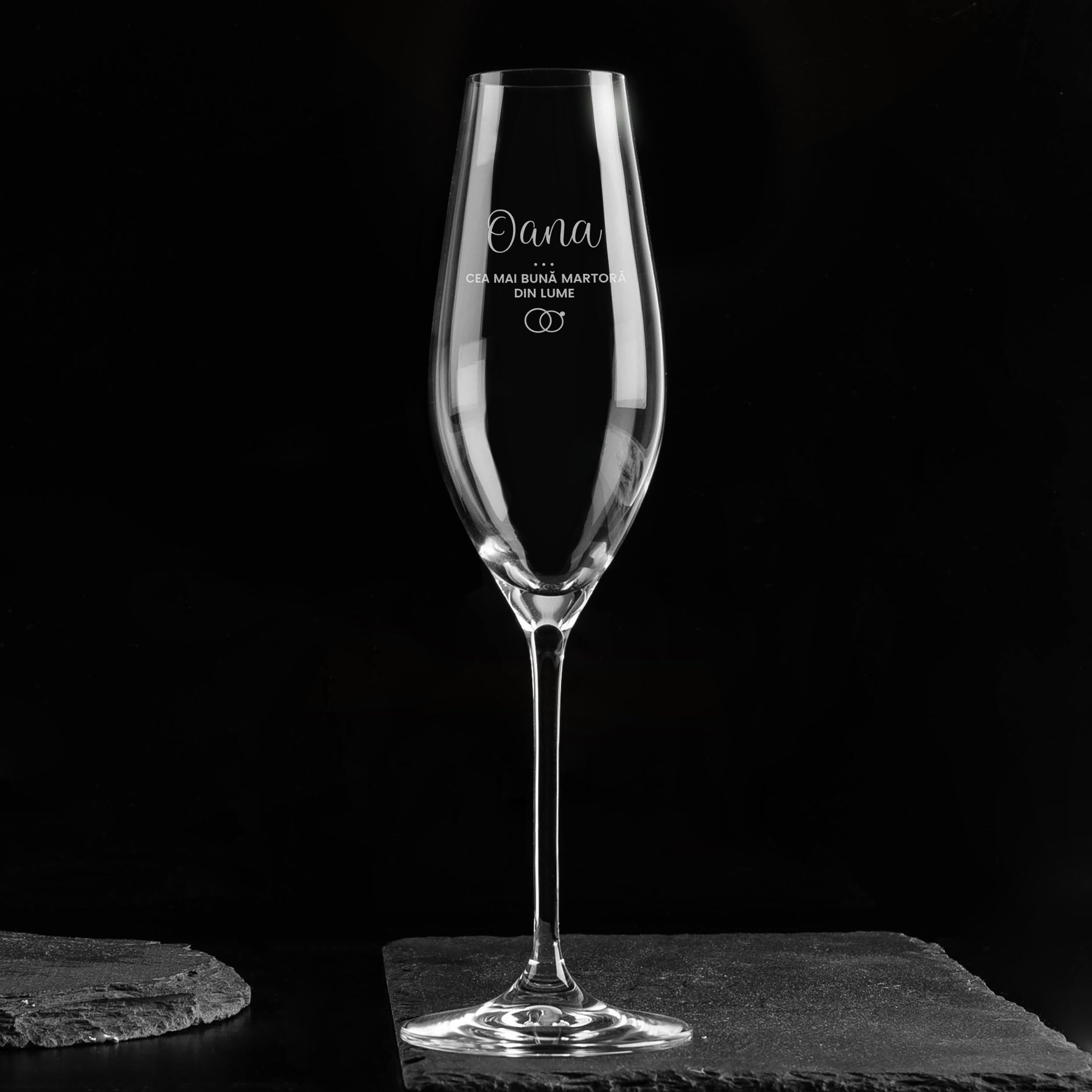 Grawerowany kieliszek do szampana - prezent dla świadkowej