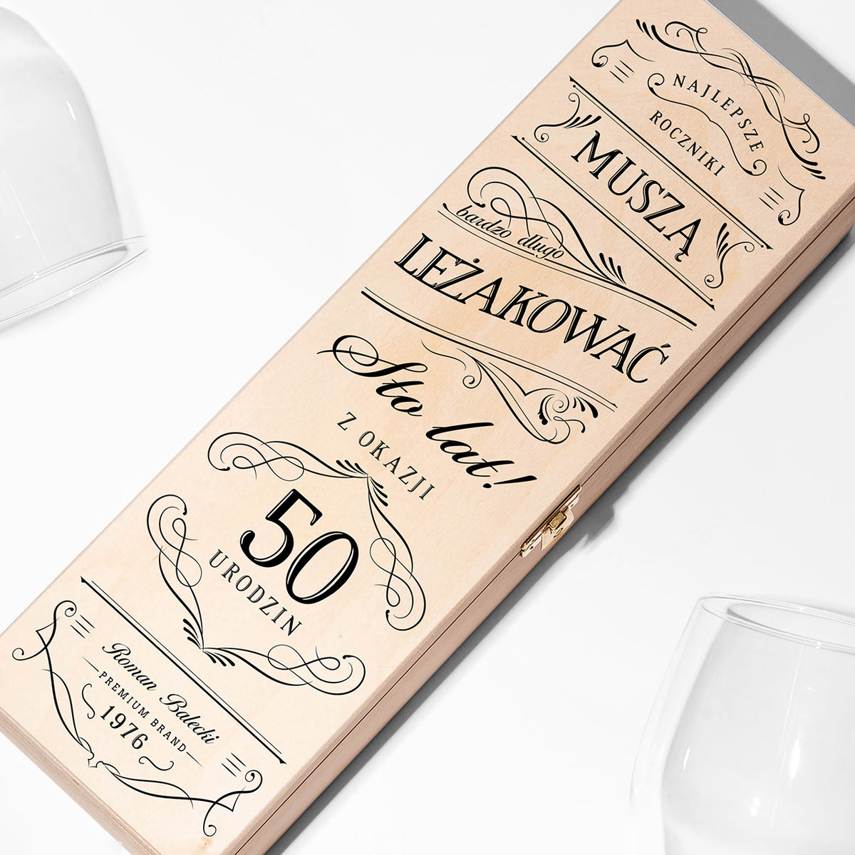 Skrzynka z personalizacją na wino - prezent na 50. urodziny