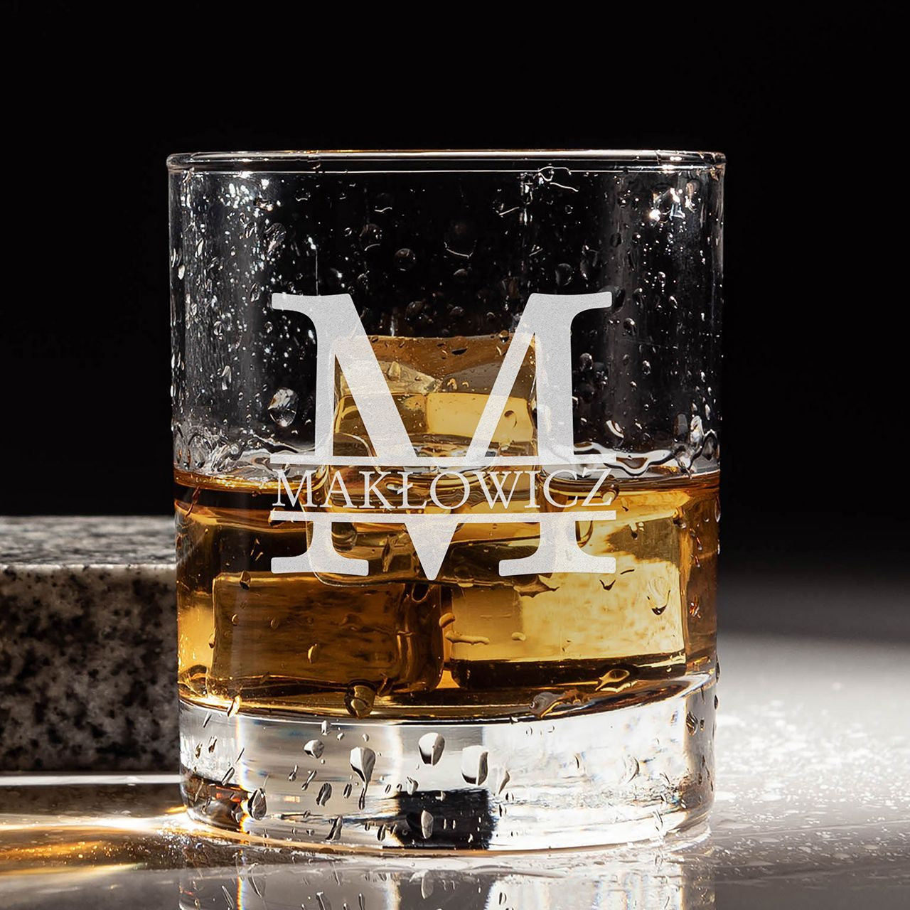 Elegancka szklanka do whisky - prezent urodzinowy dla mężczyzny
