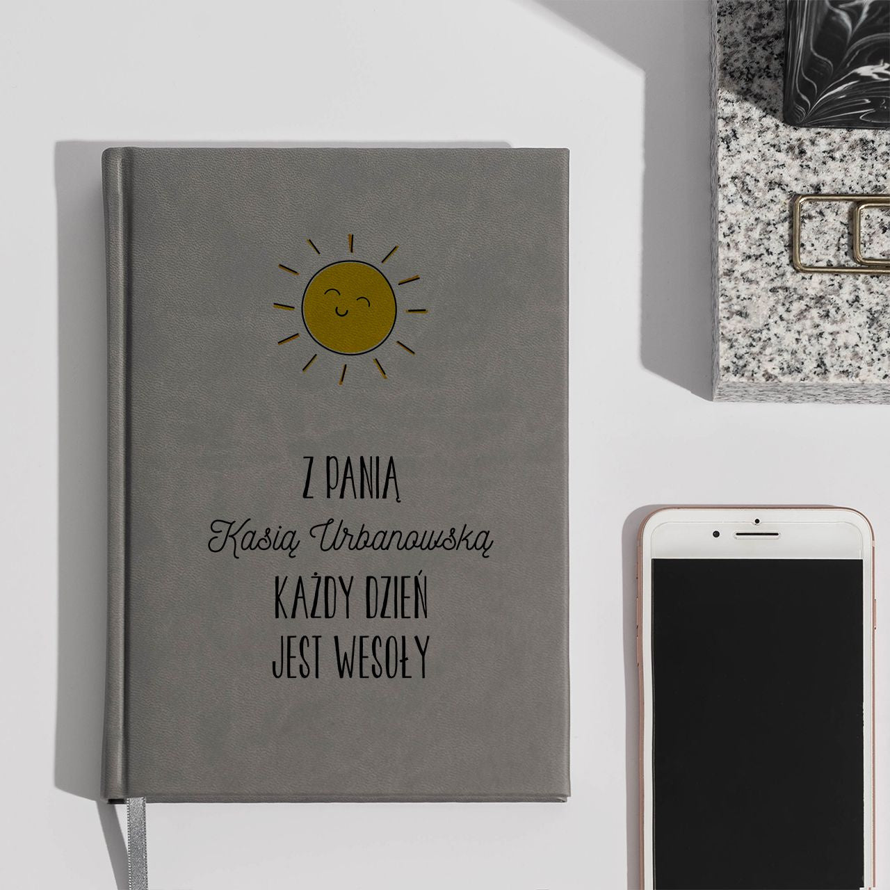 Szary planner dla przedszkolanki - praktyczny prezent personalizowany