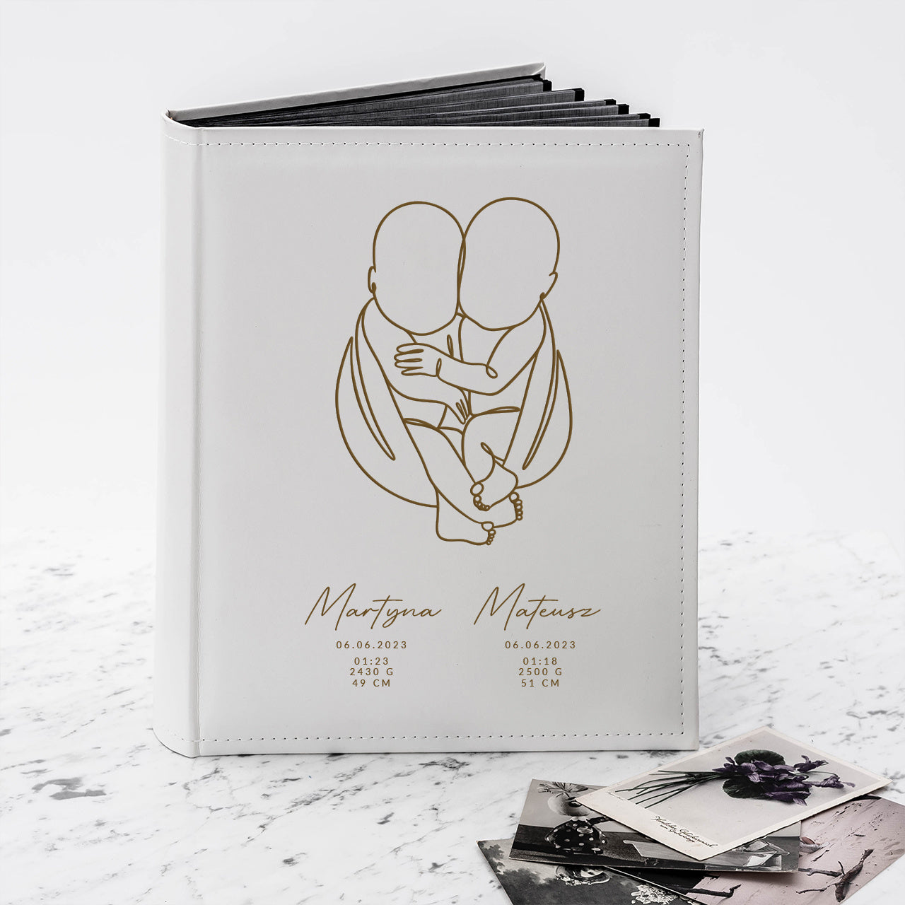 Grawerowany album z okazji Narodzin Bliźniaków