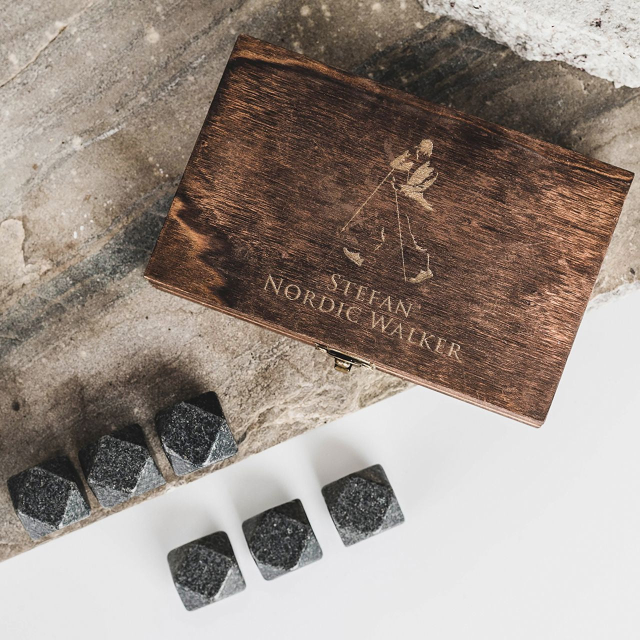 Personalizowane kamienie do whisky - prezent dla fana Nordic Walking