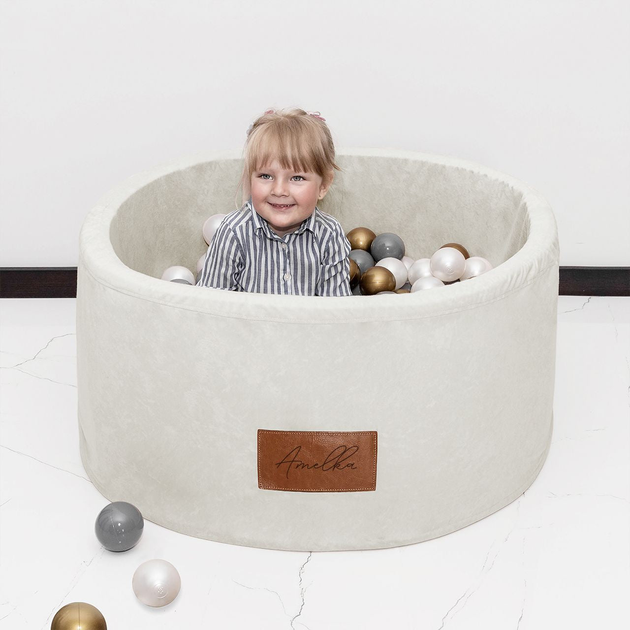 Suchy basen z piłeczkami - personalizowany prezent dla dziecka