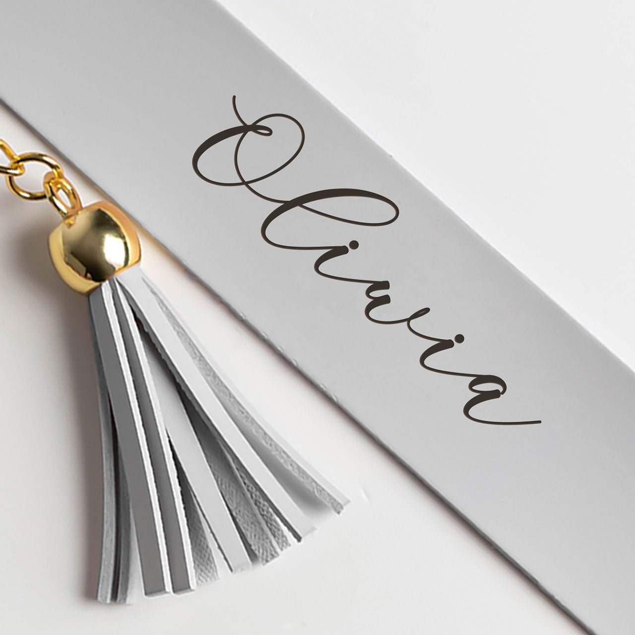 Szara skórzana zakładka do książki z imieniem