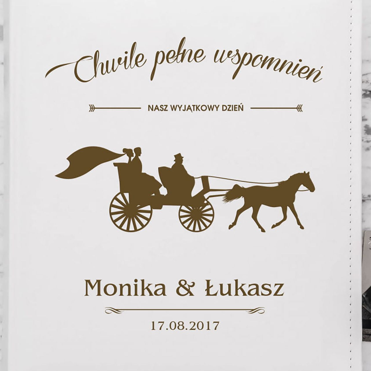 Grawerowany album na zdjęcia ślubne prezent na ślub prezent ślubny album ślubny album z grawerem album na ślub