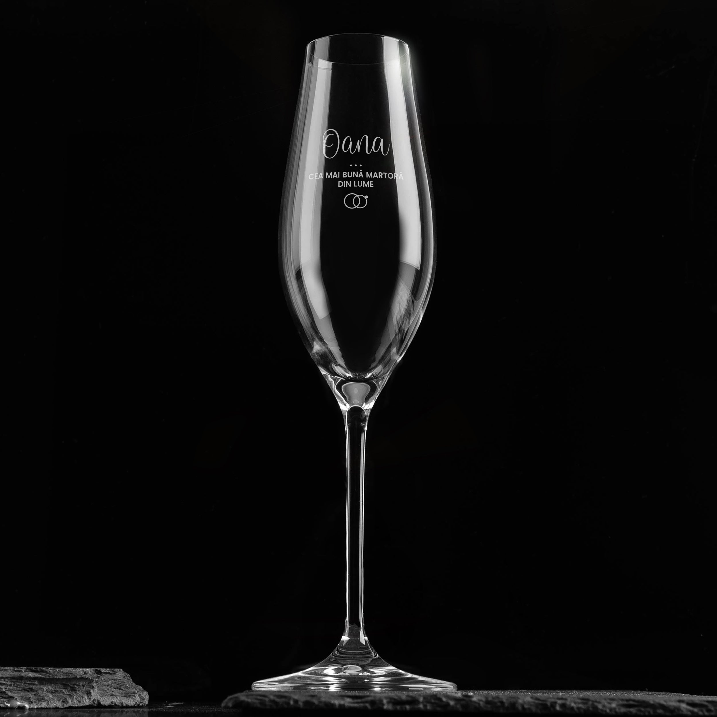 Grawerowany kieliszek do szampana - prezent dla świadkowej