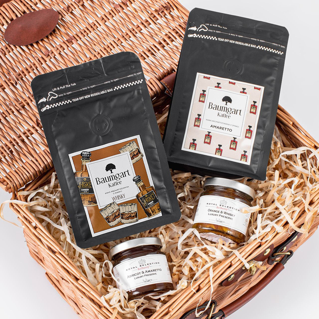 Wiklinowy kosz prezentowy - kawy i konfitury