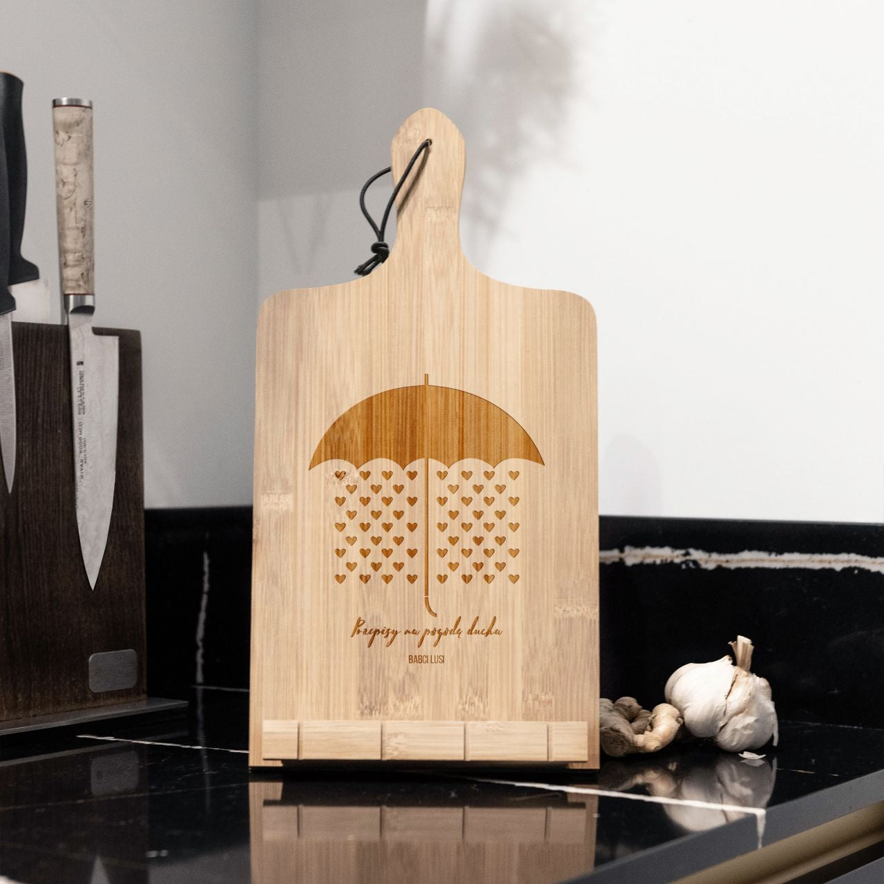 Podpórka pod książkę kucharską - prezent do kuchni dla babci